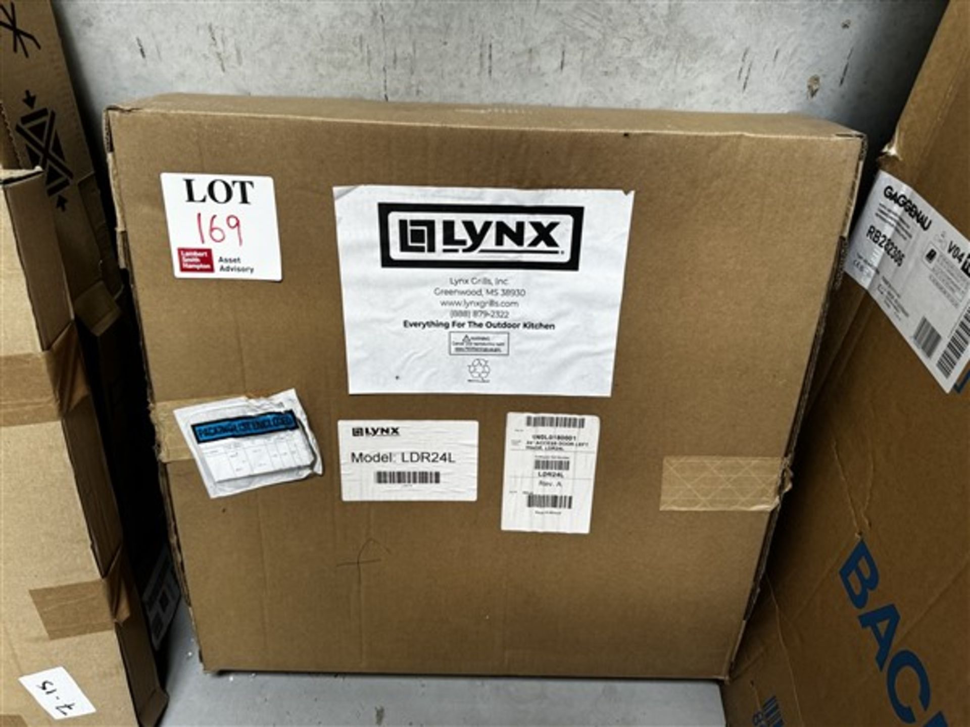 Lynx Grills 24" access door left hinge Model: LDR24L (Located at South Brent: Viewing and collection