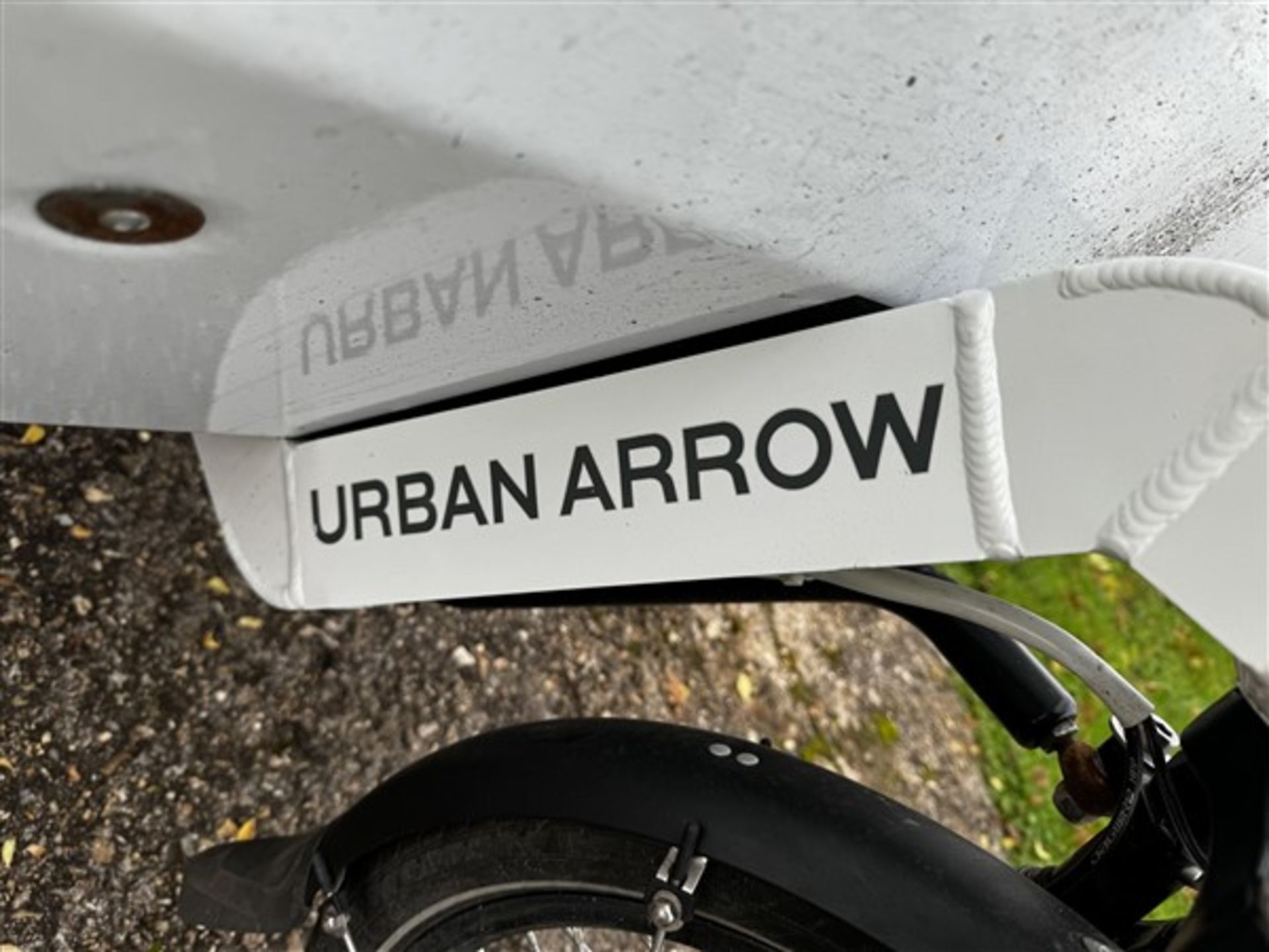 Urban Arrow 2 wheeled electric cargo bike, with denting custom flight case, serial no. 200809-RfMM - Image 2 of 9