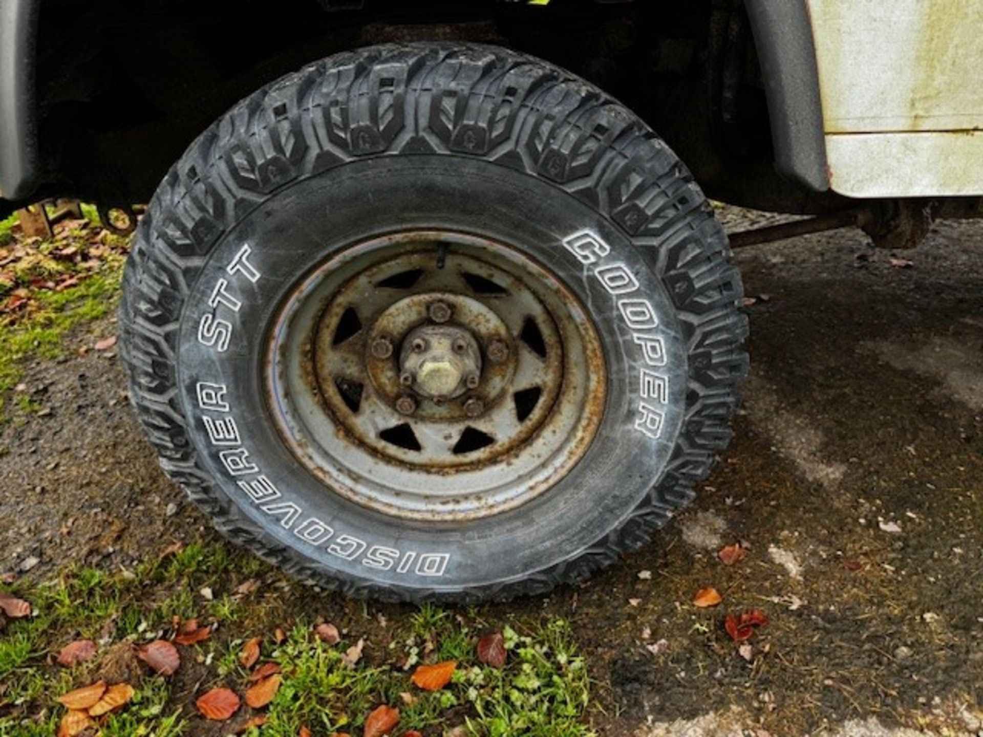 Landrover 110 Defender reg no. FG55 ZRU, recorded mileage 165,441 one key, V5 - No with fitted - Image 15 of 18