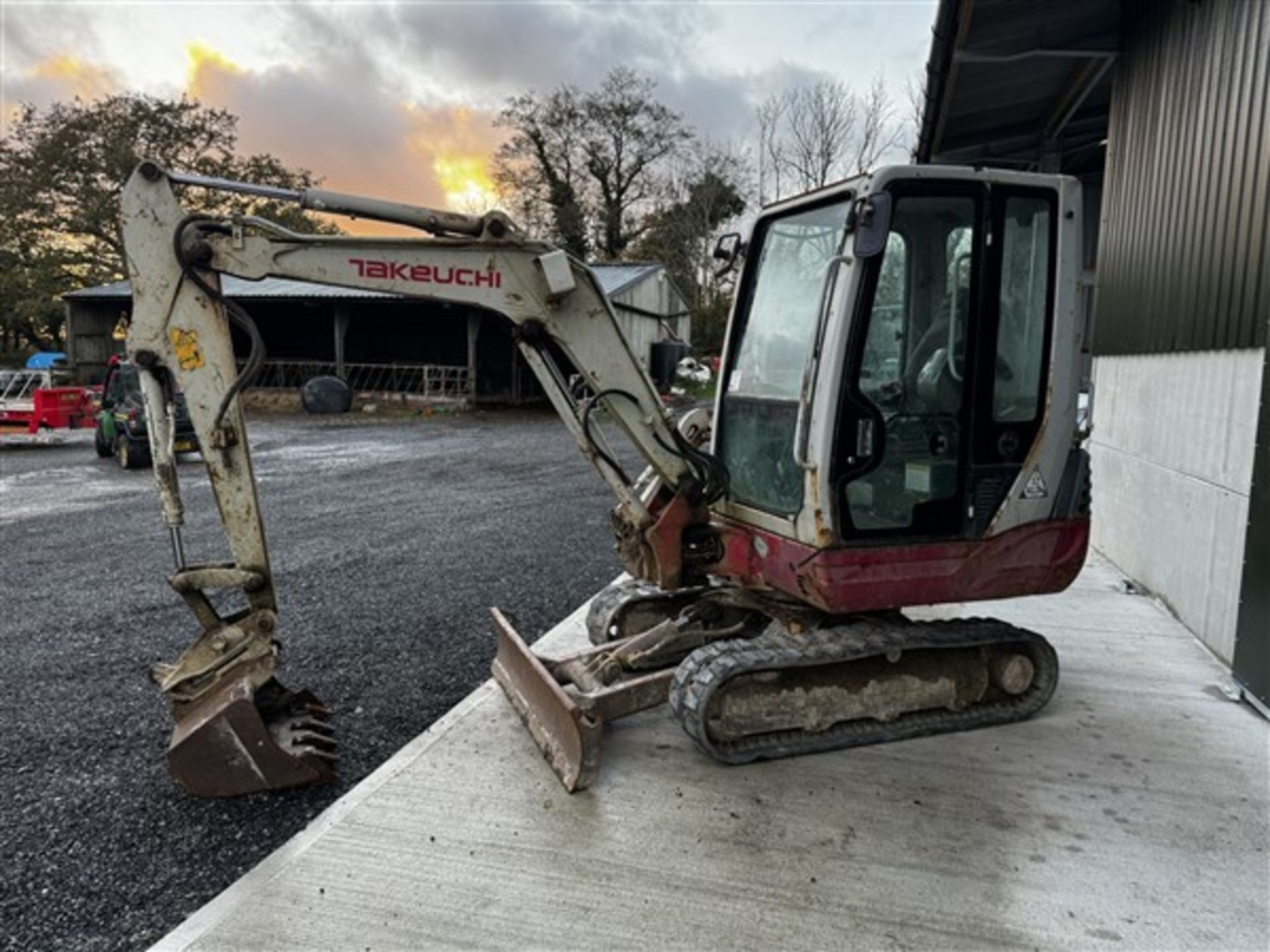 Takeuchi TB228 compact excavator, serial no 122802294, operating mass 2885, year 2012, hours 2528 ( - Image 2 of 11