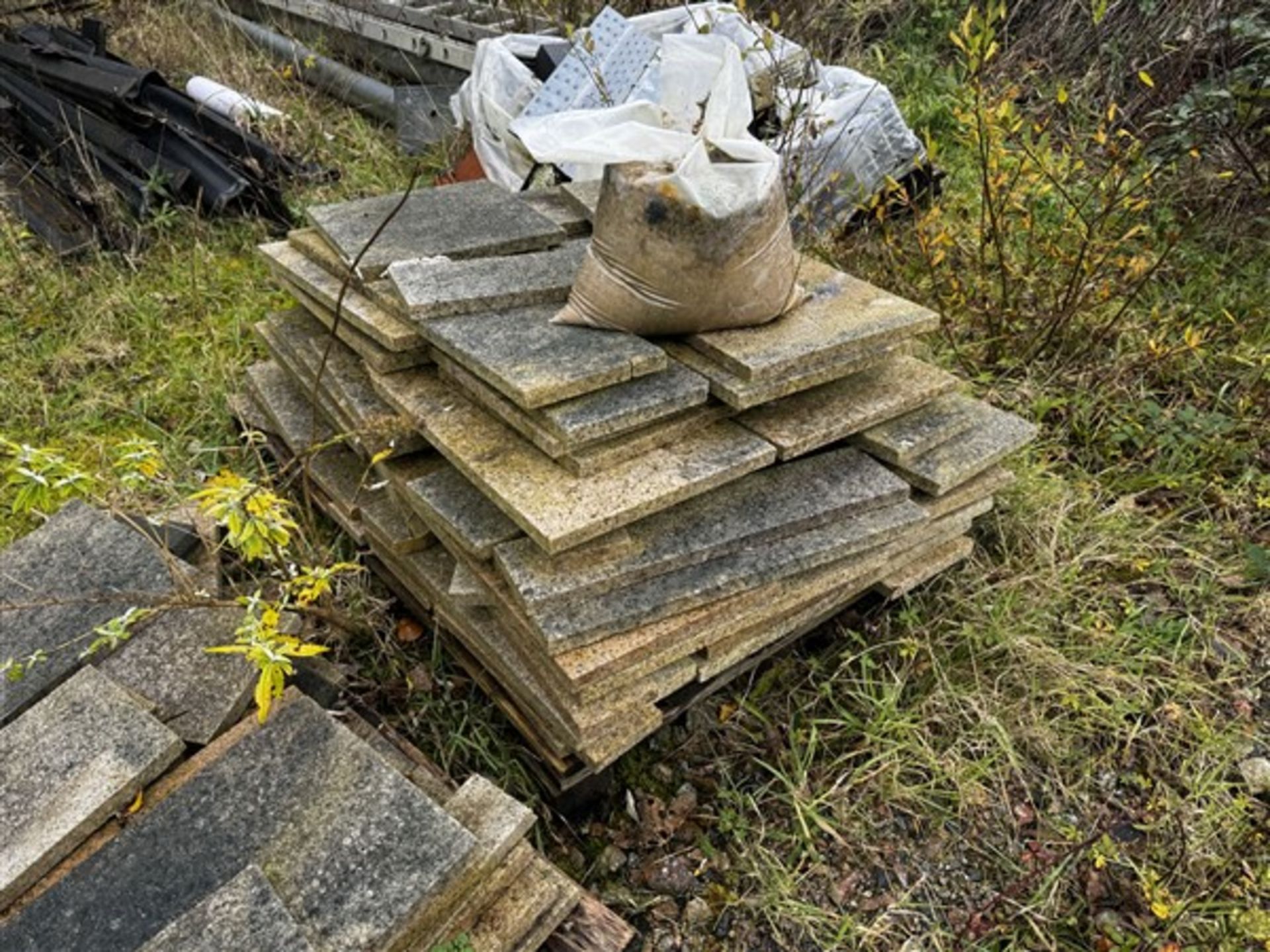 Six small pallets of mixed sized granite blocks/slabs - Image 5 of 6