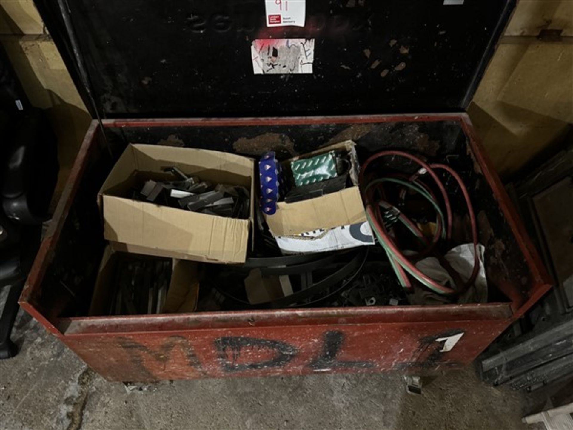 Large tool box on wheels, to include contents - Image 2 of 3