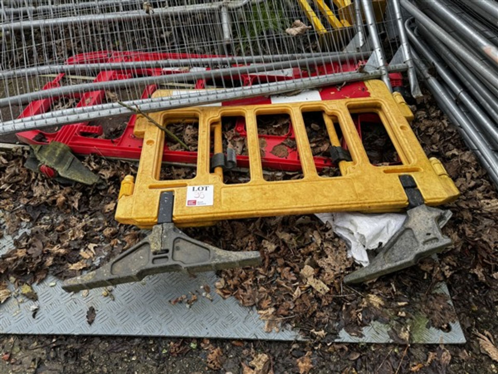 Assorted quantity of metal and plastic pedestrian barriers - Image 2 of 6