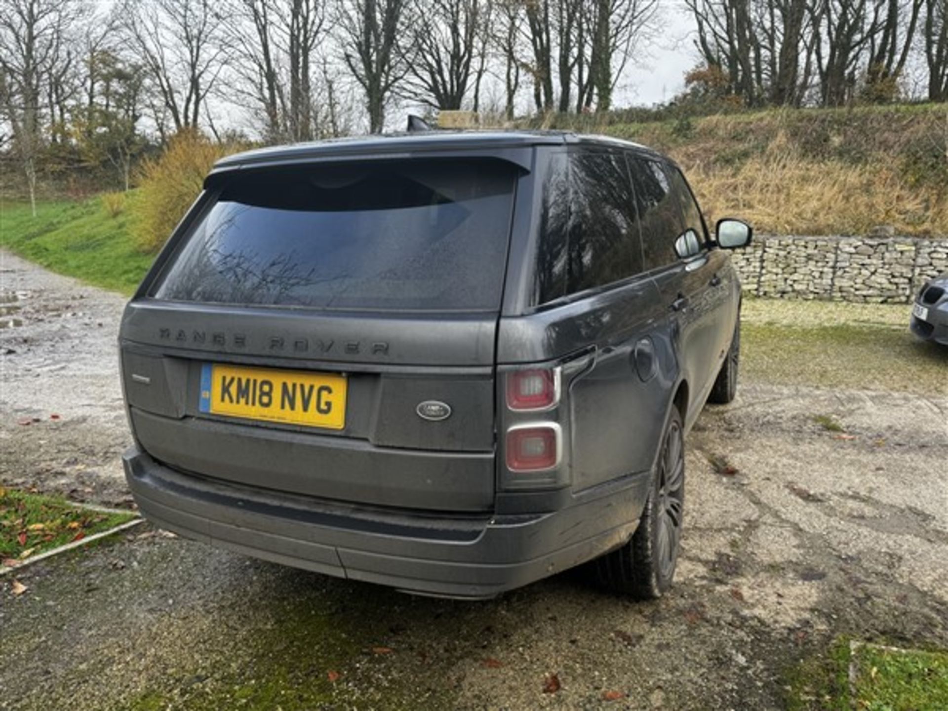 Range Rover 4.4 SDV8 Autobiography 4 door Auto 4WD station wagon, reg no. KM18 NVG, recorded mileage - Image 7 of 14
