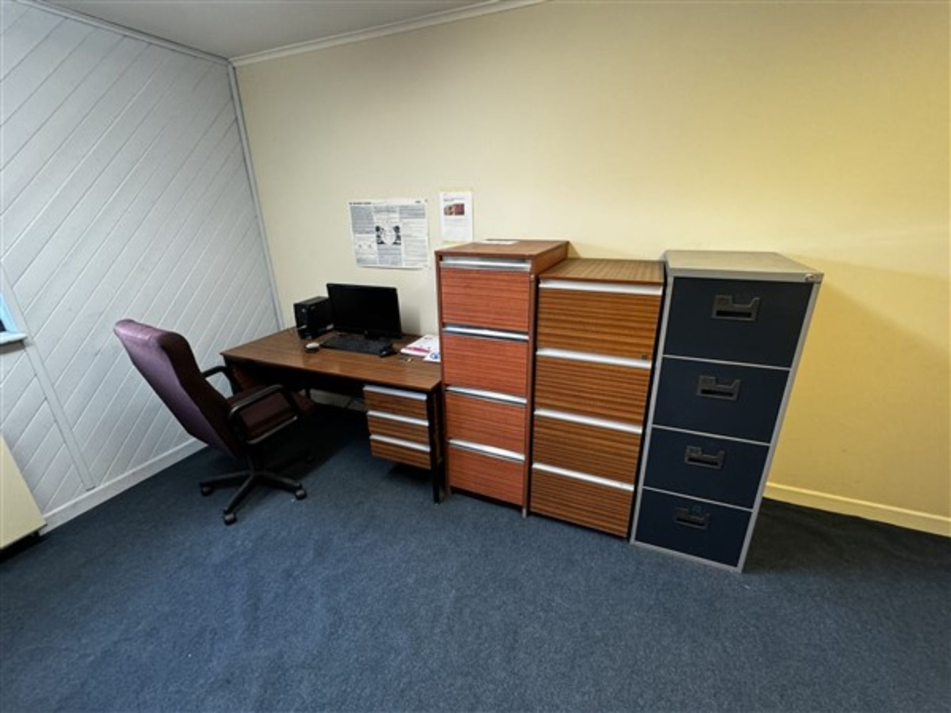 Contents of room to include all furniture (excluding I.T.) - Image 4 of 5