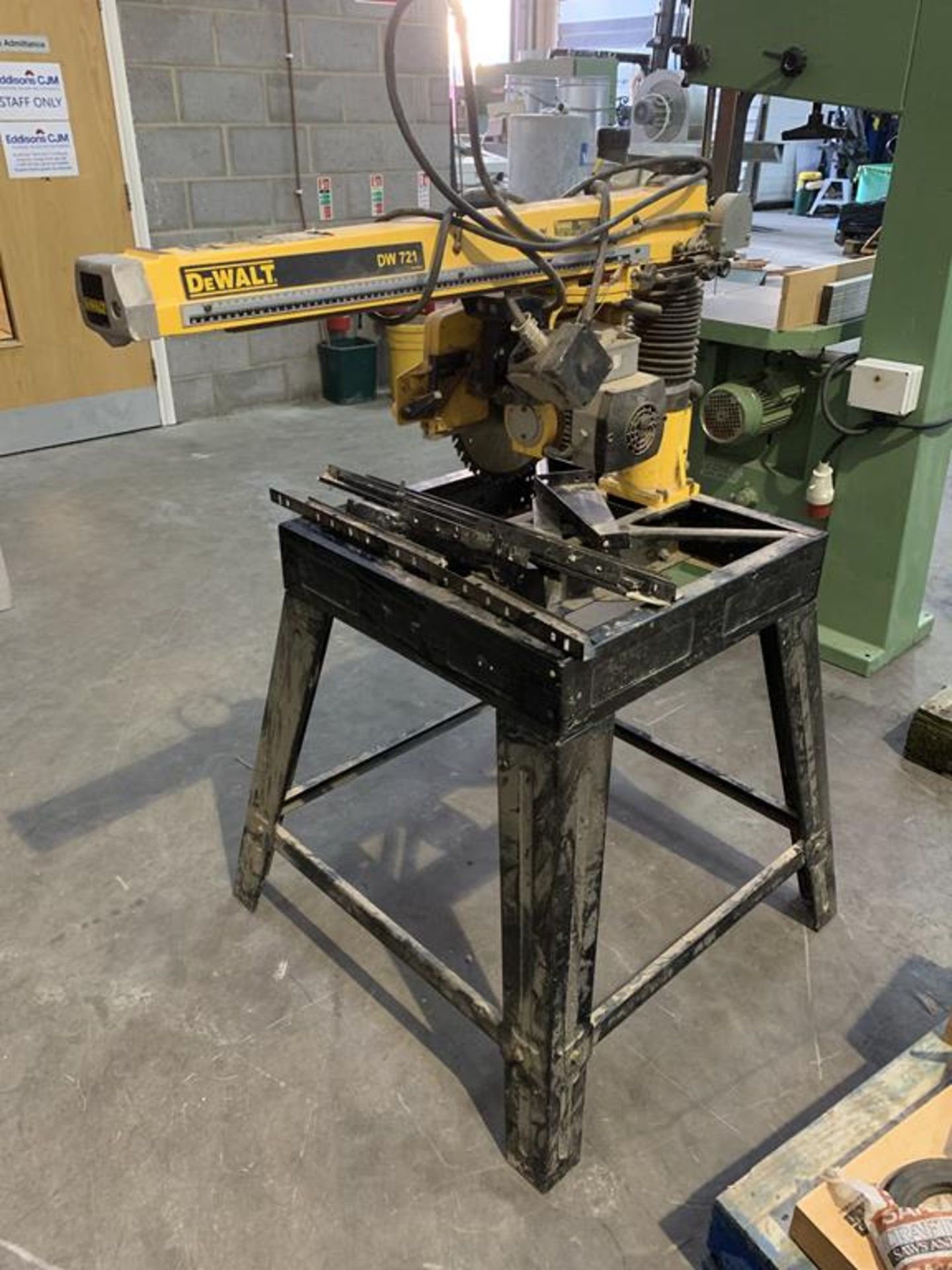 DeWalt DW721 Sliding Radial Arm Saw. 240V - Image 2 of 6