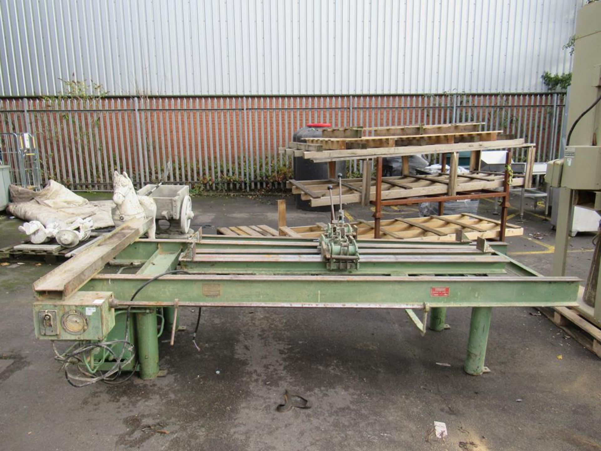 A Moweg Horizontal Hydraulic Clamp Table.