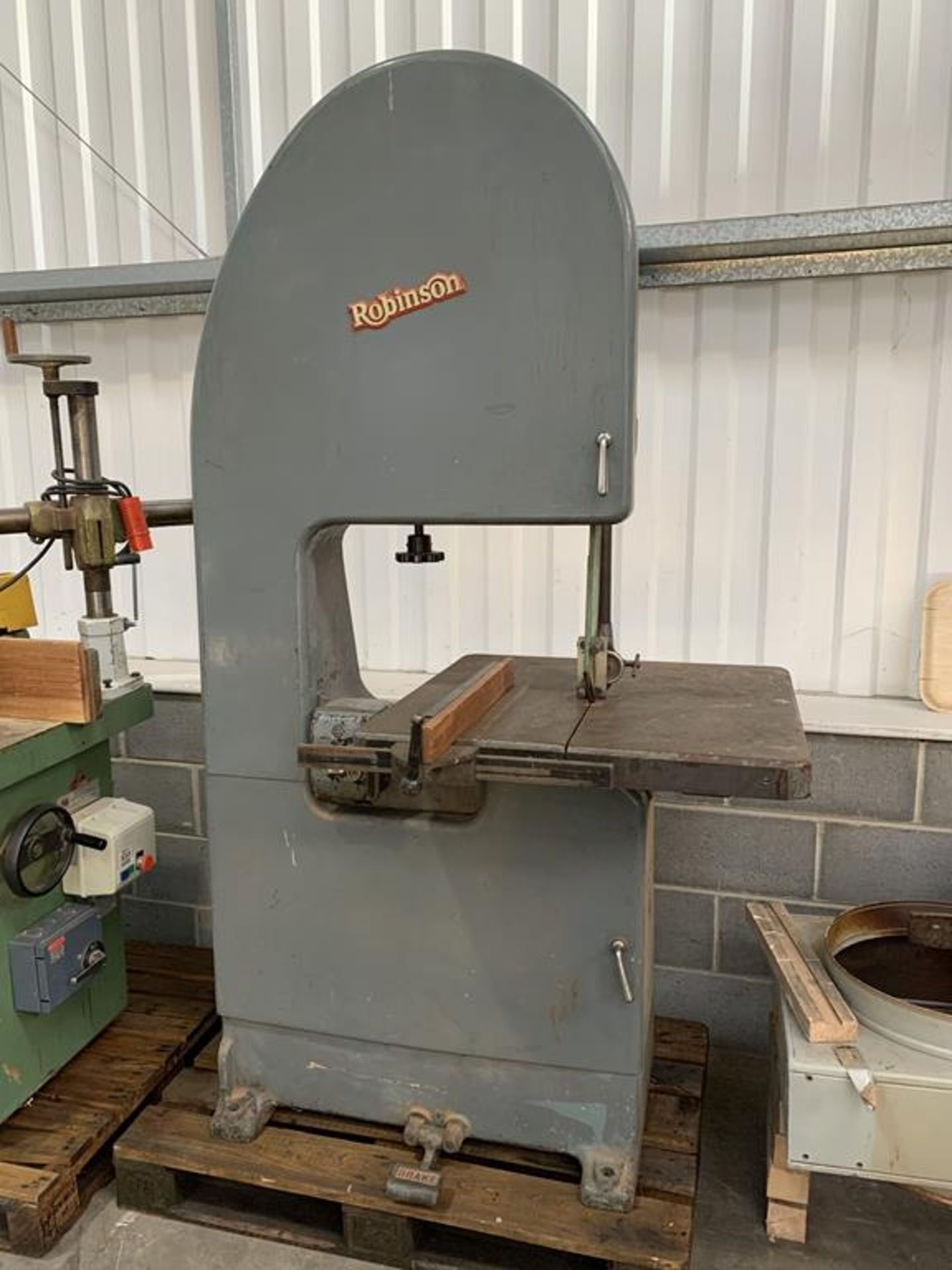 Robinson Heavy Duty Vertical Bandsaw with Foot Brake. 3phase