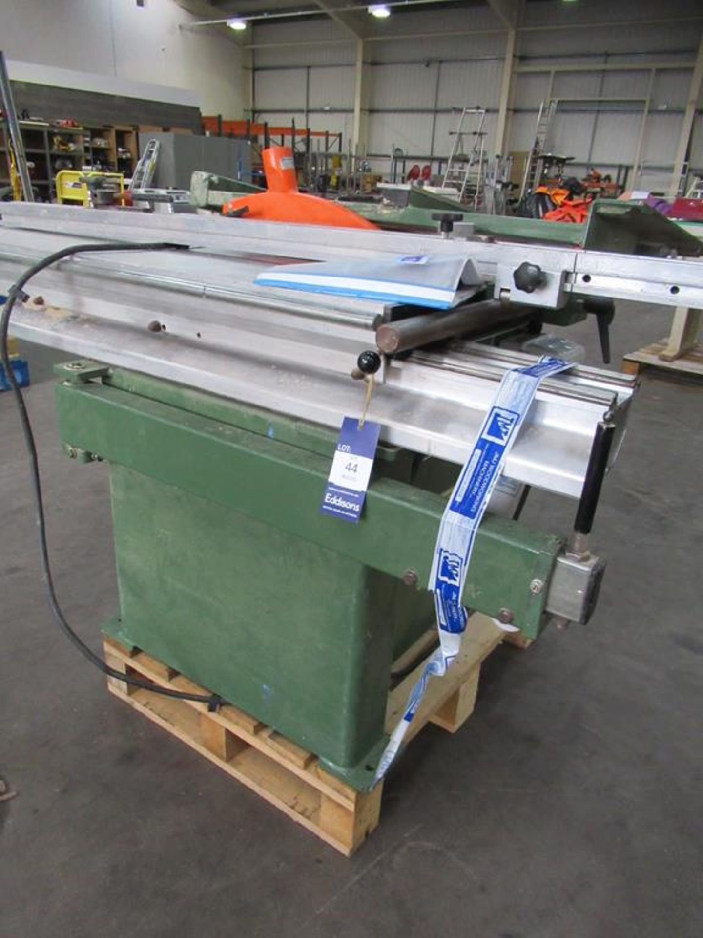 Wadkin SP130 Sliding Panel Saw with Scorer and DC Brake. 3ph. - Image 2 of 9