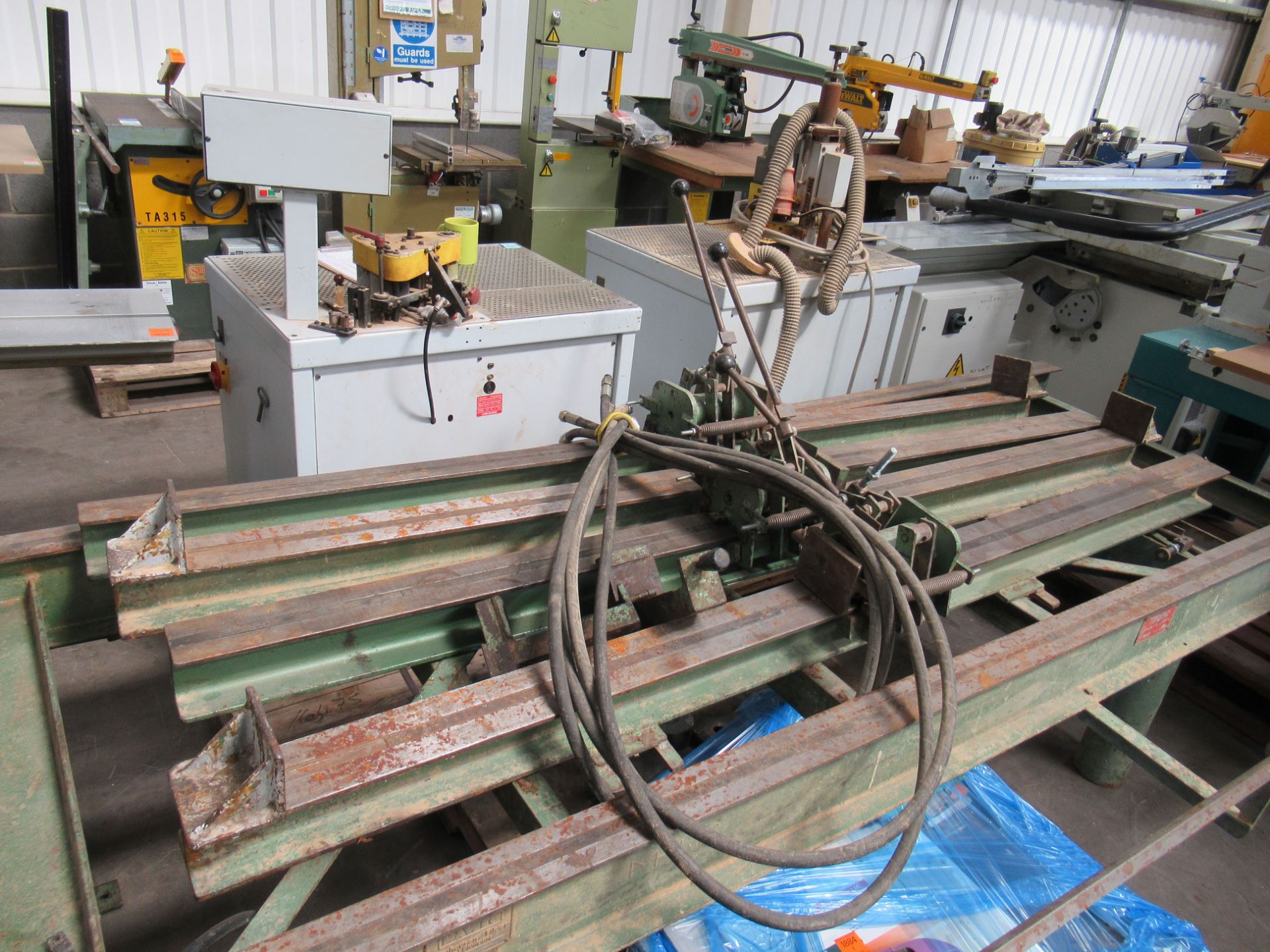 A Moweg Horizontal Hydraulic Clamp Table. - Image 3 of 5