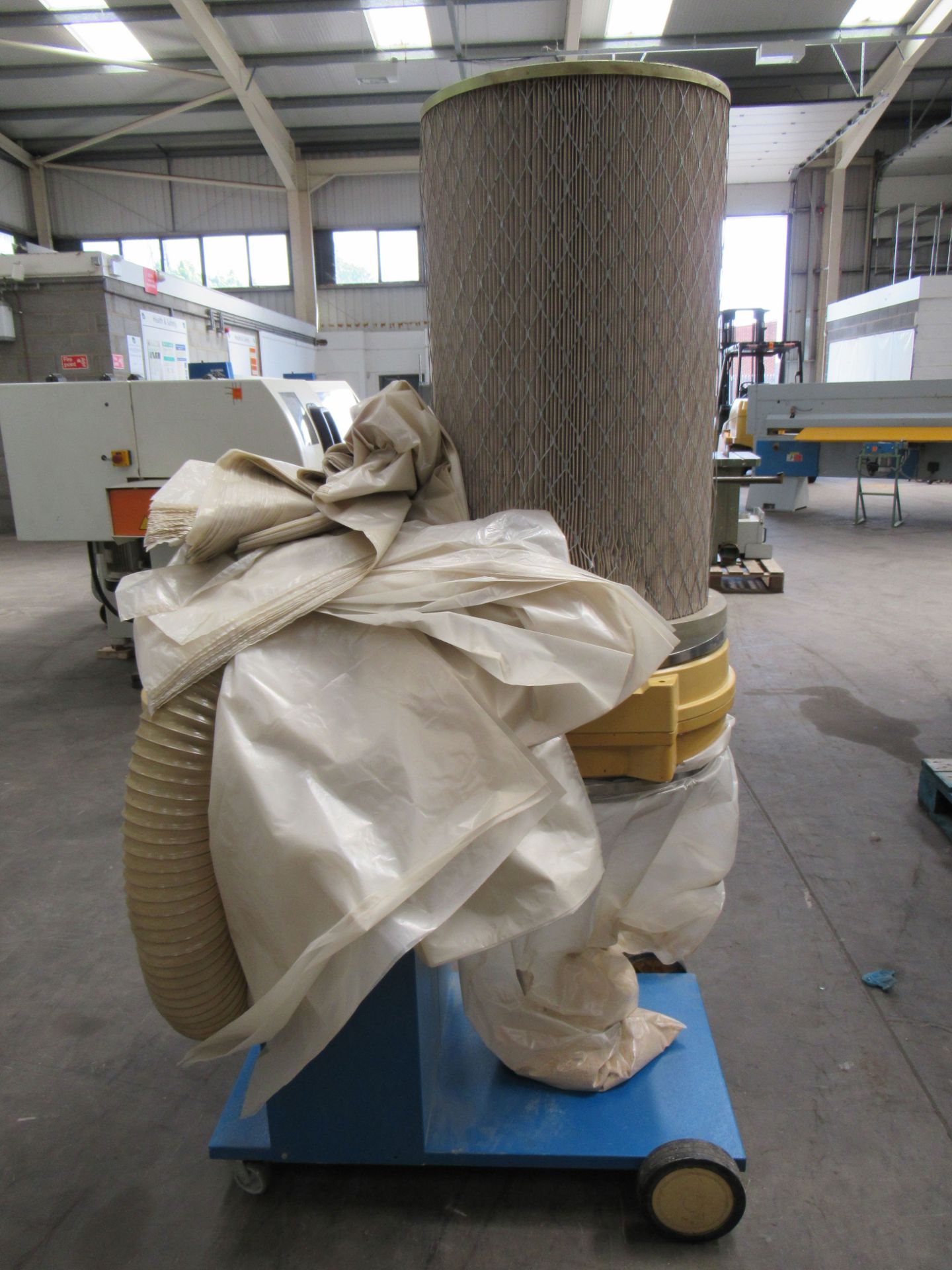 Scheppach HA3210 Mobile Single Bag Dust Collector with A Qty of Dust Bags - single phase. - Image 2 of 3