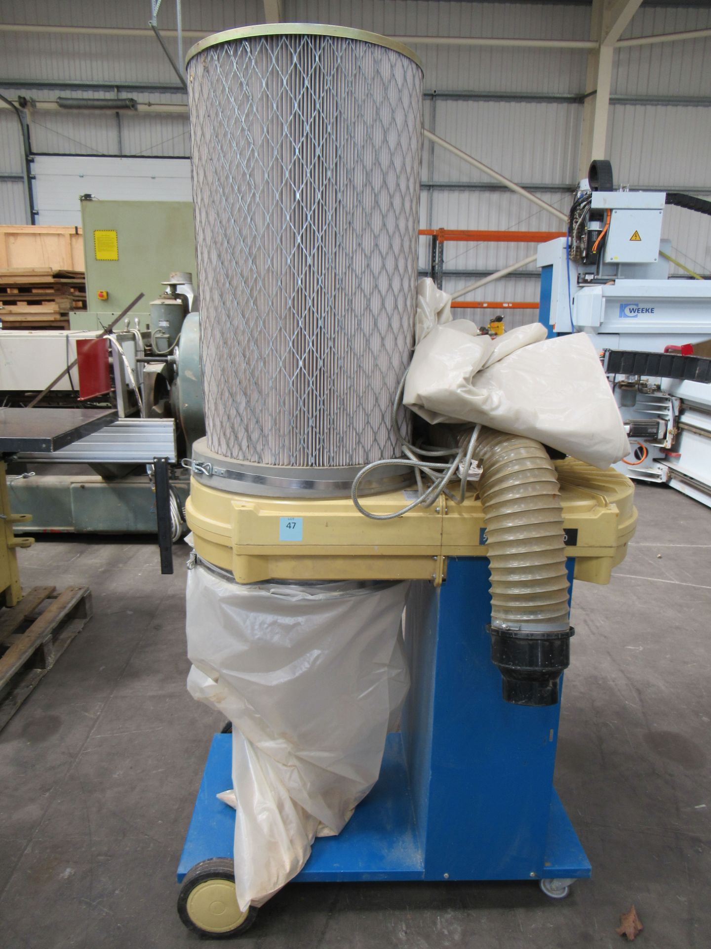 Scheppach HA3210 Mobile Single Bag Dust Collector with A Qty of Dust Bags - single phase.
