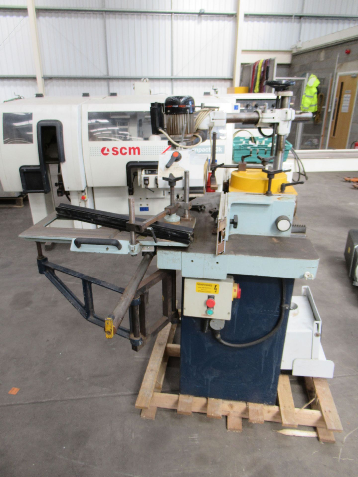 Sedgwick SM4II Spindle Moulder together with A Maggi Steff 2038 Roller Powered Feed (3ph). - Image 5 of 7