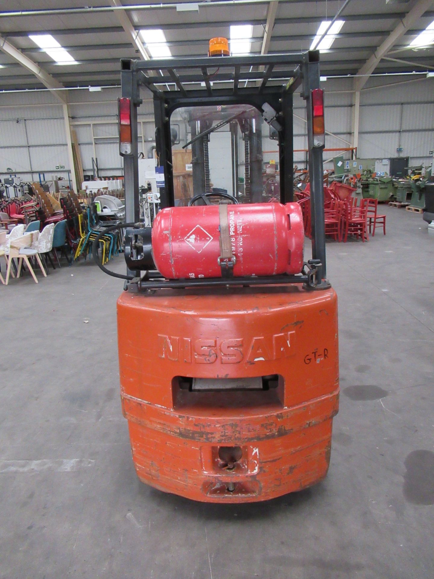 Nissan 25 Gas Powered Forklift Truck with Sideshift Attachment, Max Capacity 2500kg. Drives and Oper - Image 5 of 9