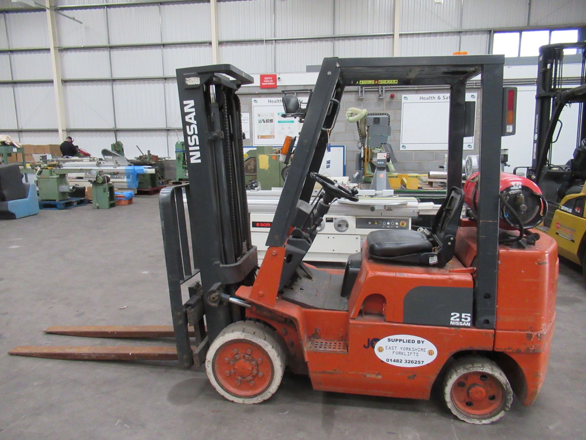 Nissan 25 Gas Powered Forklift Truck with Sideshift Attachment, Max Capacity 2500kg. Drives and Oper