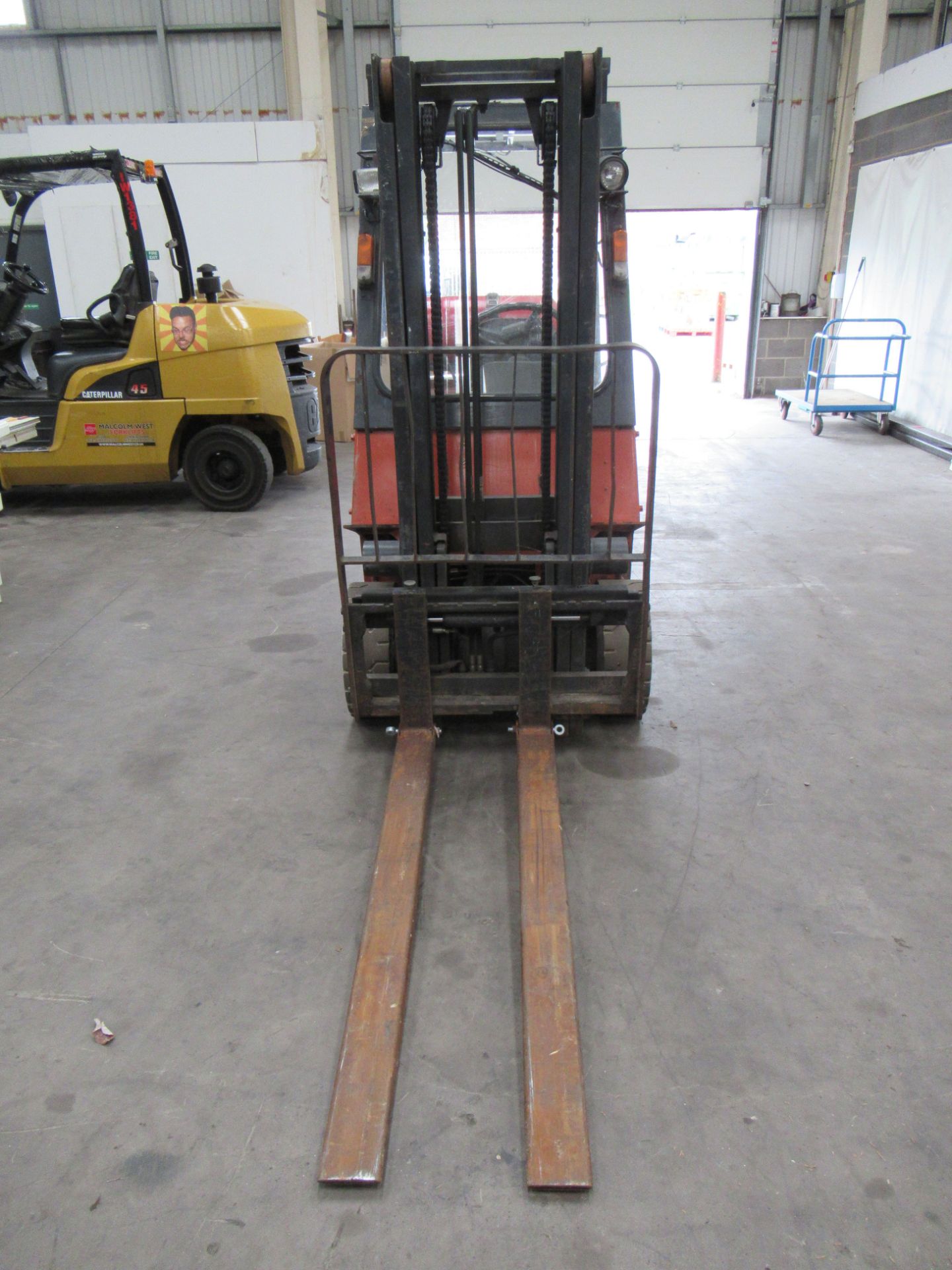 Nissan 25 Gas Powered Forklift Truck with Sideshift Attachment, Max Capacity 2500kg. Drives and Oper - Image 2 of 9