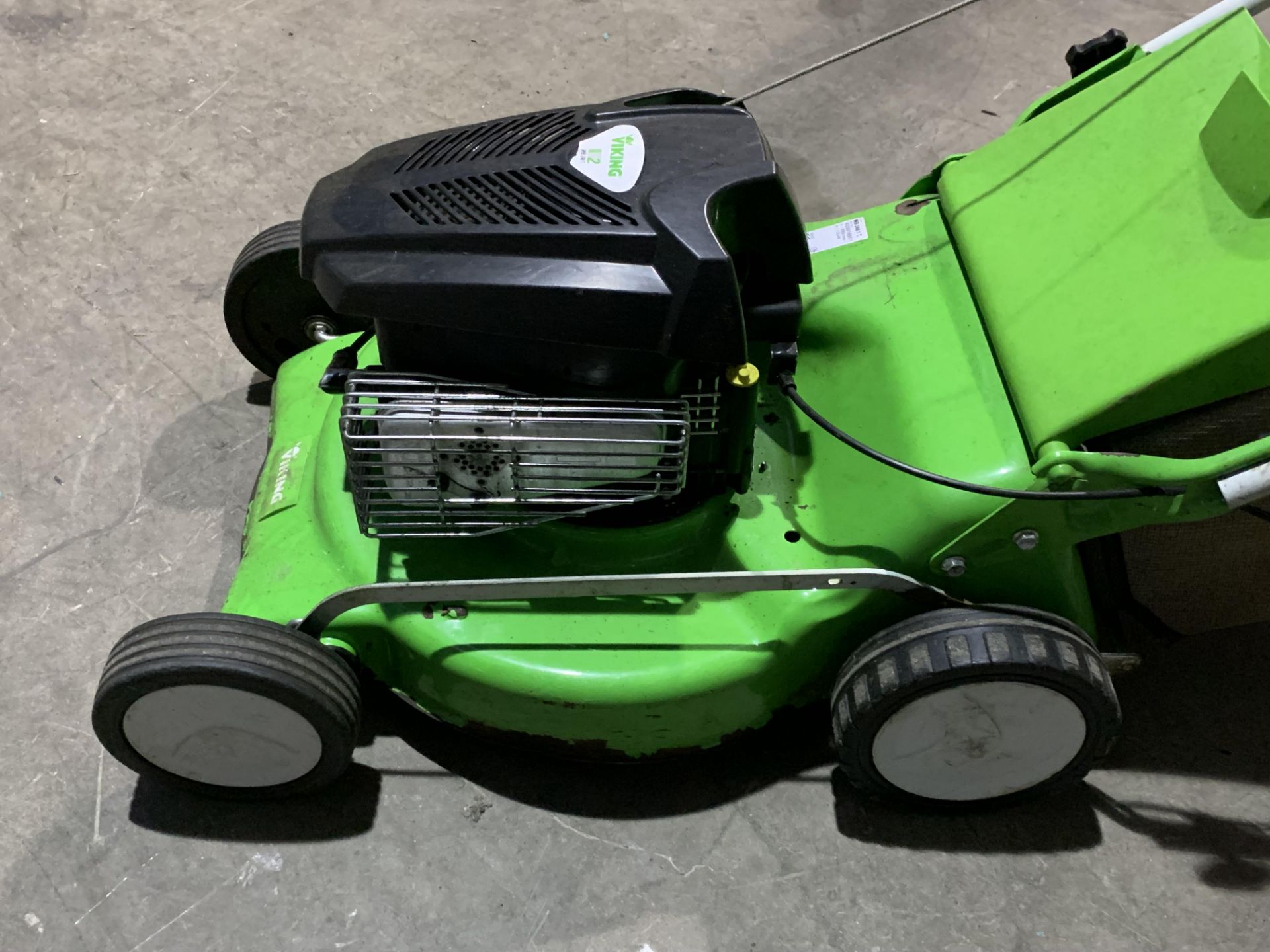 Viking MB248T petrol powered lawn mower - Image 4 of 7