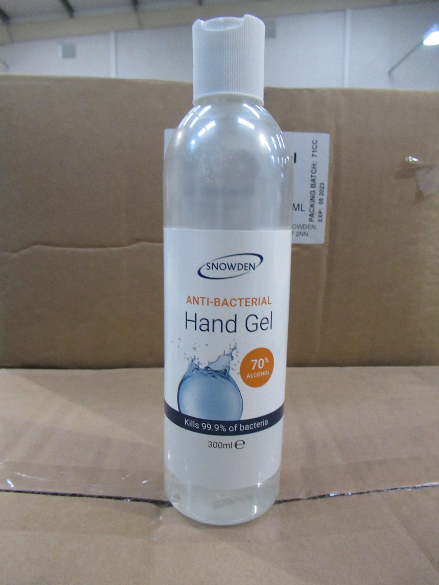 Approx 448x Snowden 300ml anti-bacterial hand gel & approx. 738 (123 x 6) 100ml Inovia hand cleanser - Image 3 of 5