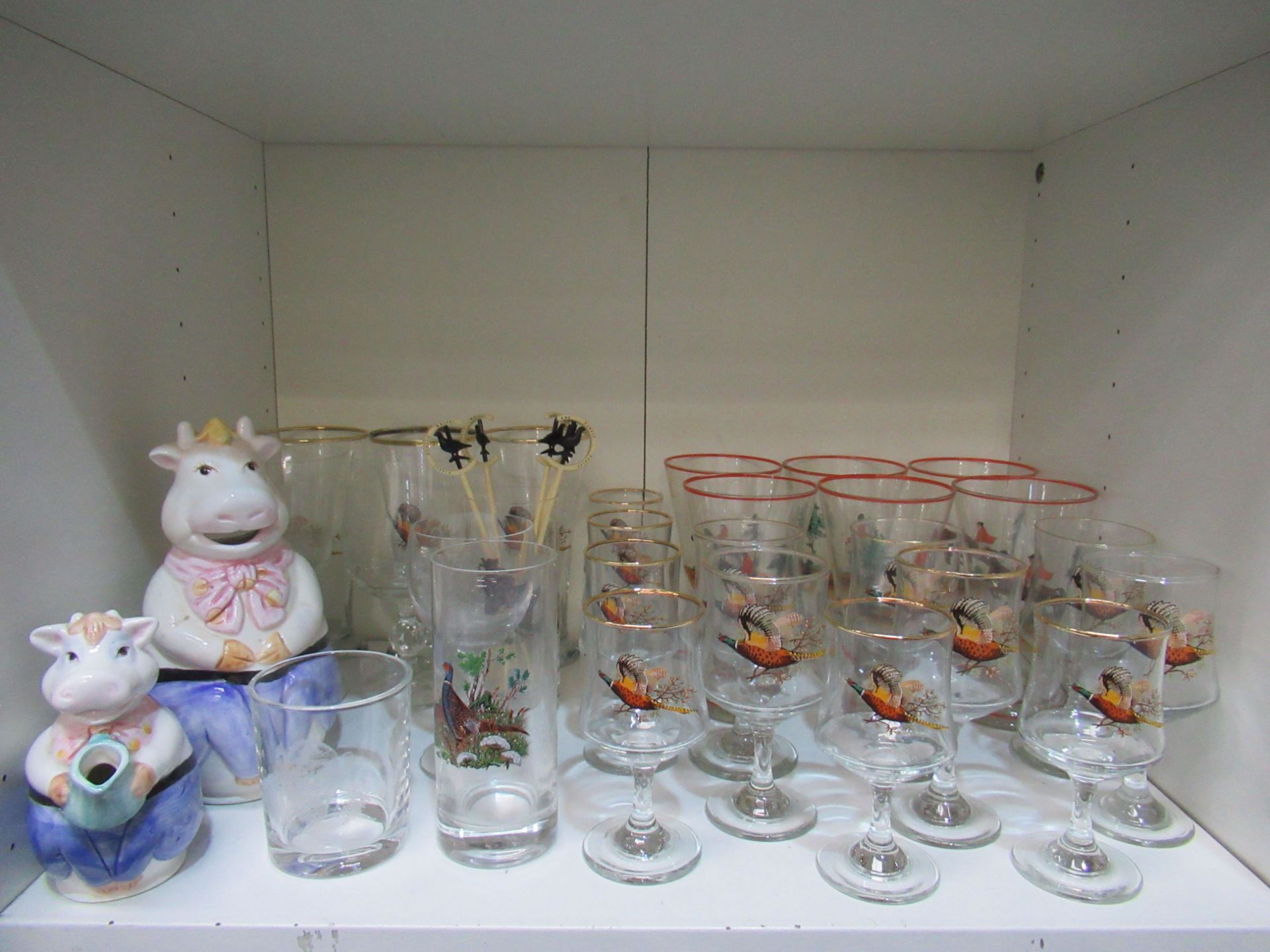 3x shelves of various animal themed pottery and glassware - Image 2 of 4