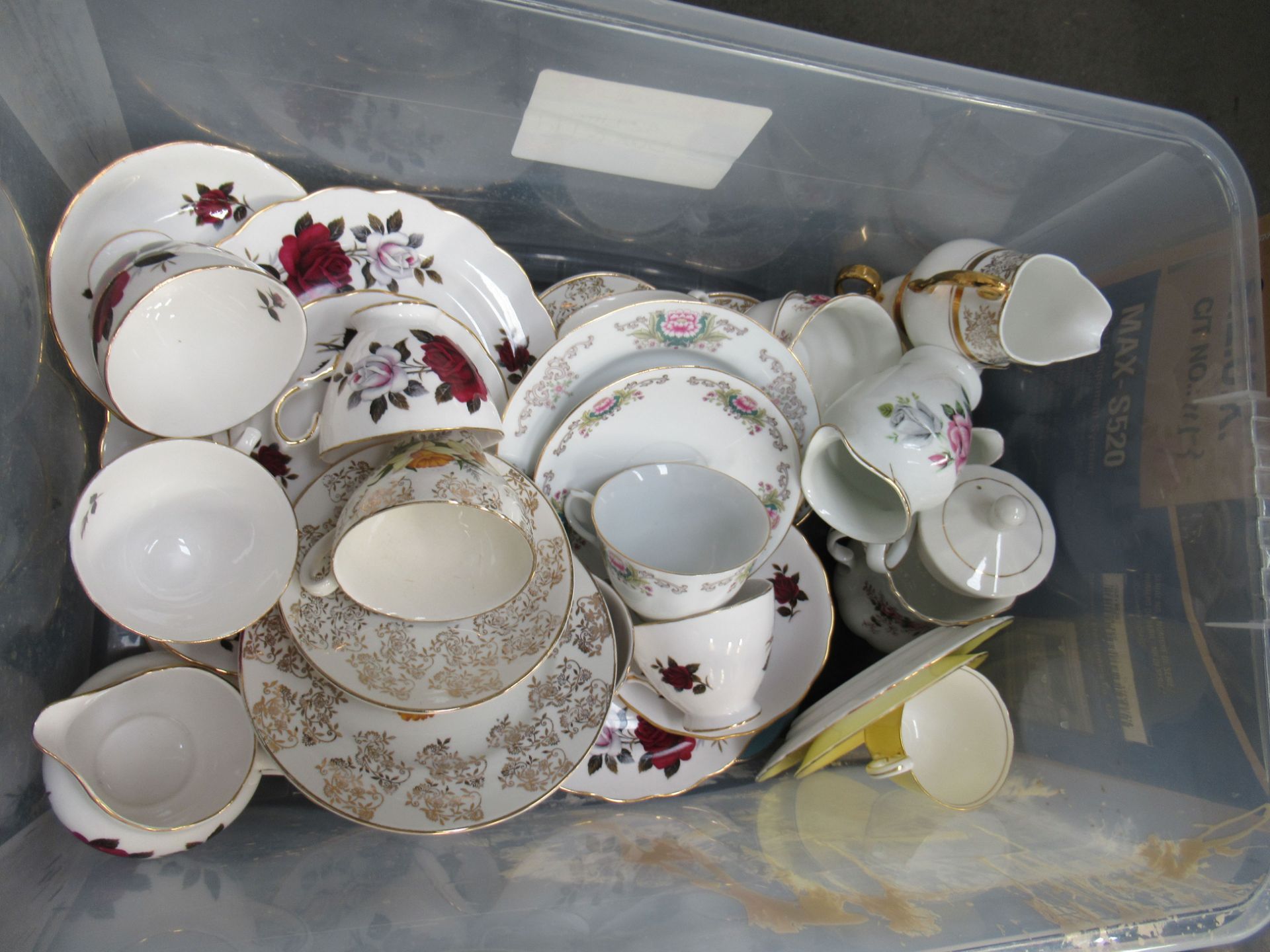 Large qty of ceramic tableware - Image 10 of 11