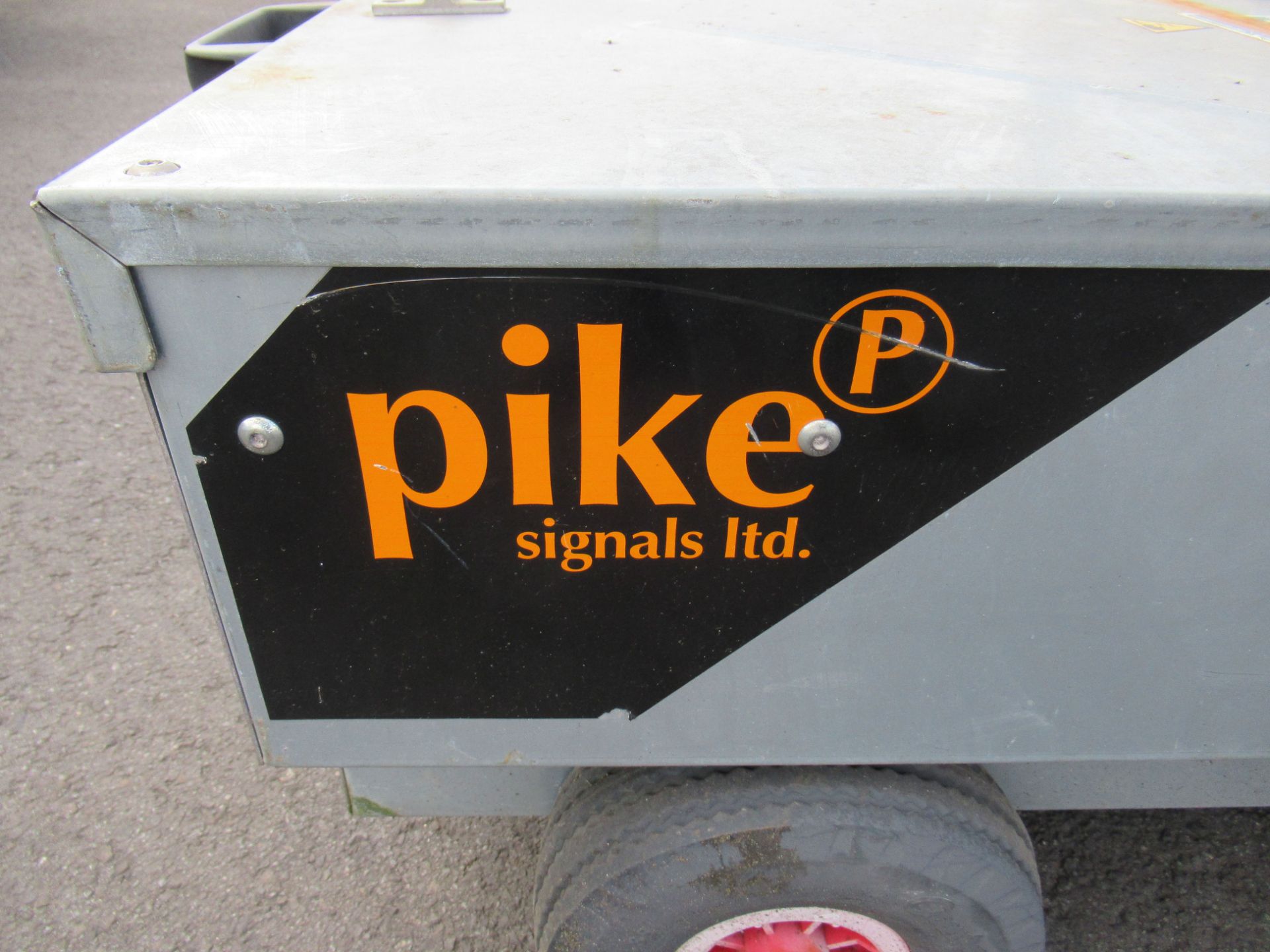 A Pair of Pike Signals Ltd "Pedestrian" Battery Powered Portable Light Units - Image 3 of 7
