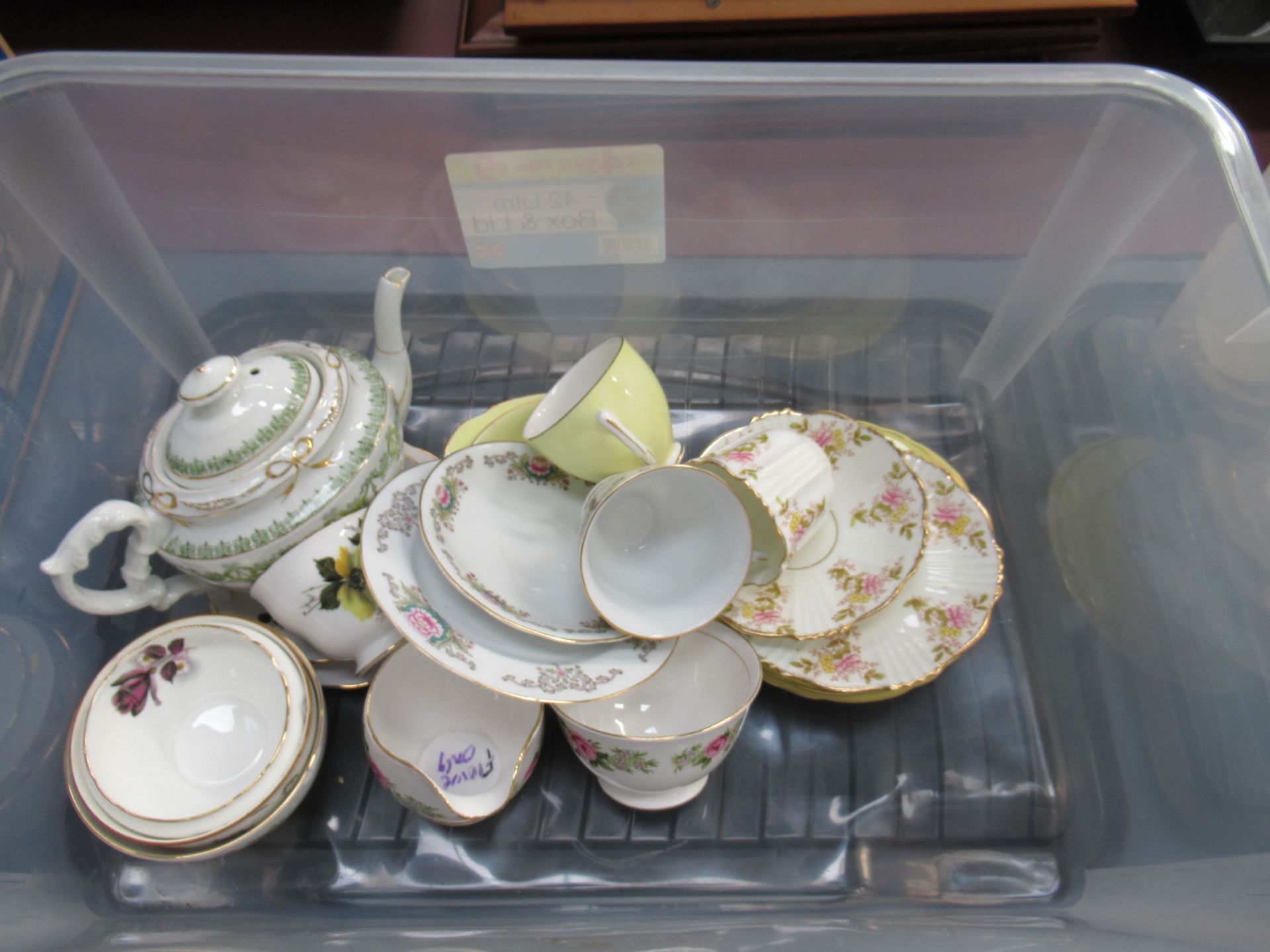 Large qty of ceramic tableware - Image 9 of 11