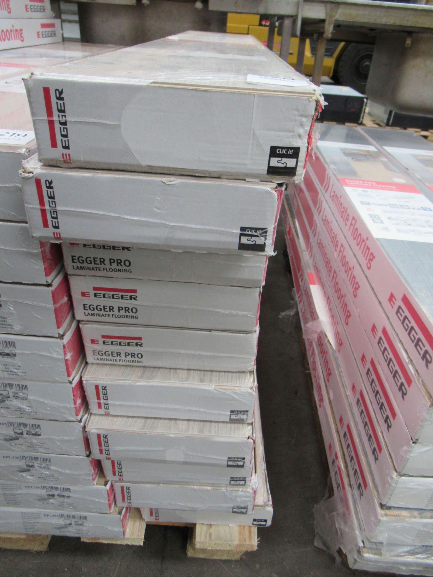 10x Packs of Egger Pro Laminate Flooring in Asgil Oak Light - 2.0m2 per pack.