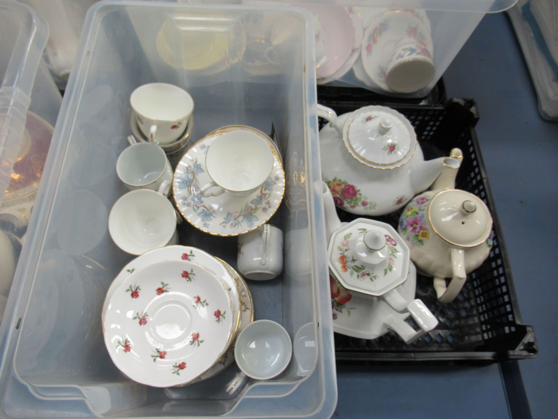 Large qty of ceramic tableware - Image 2 of 11