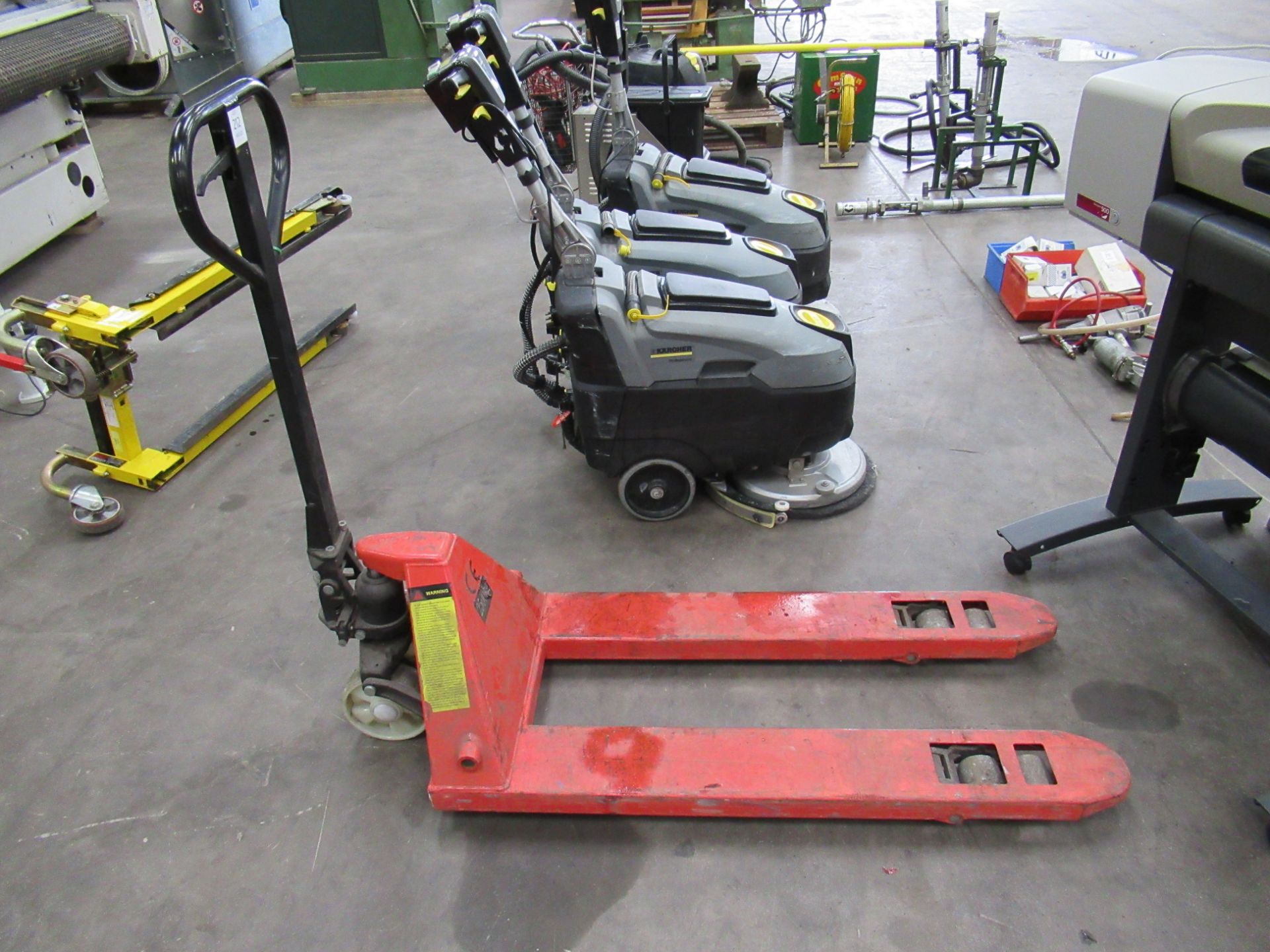 A 2500kg Pallet Truck. Please note there is a £5 Plus VAT Lift Out Fee on this lot