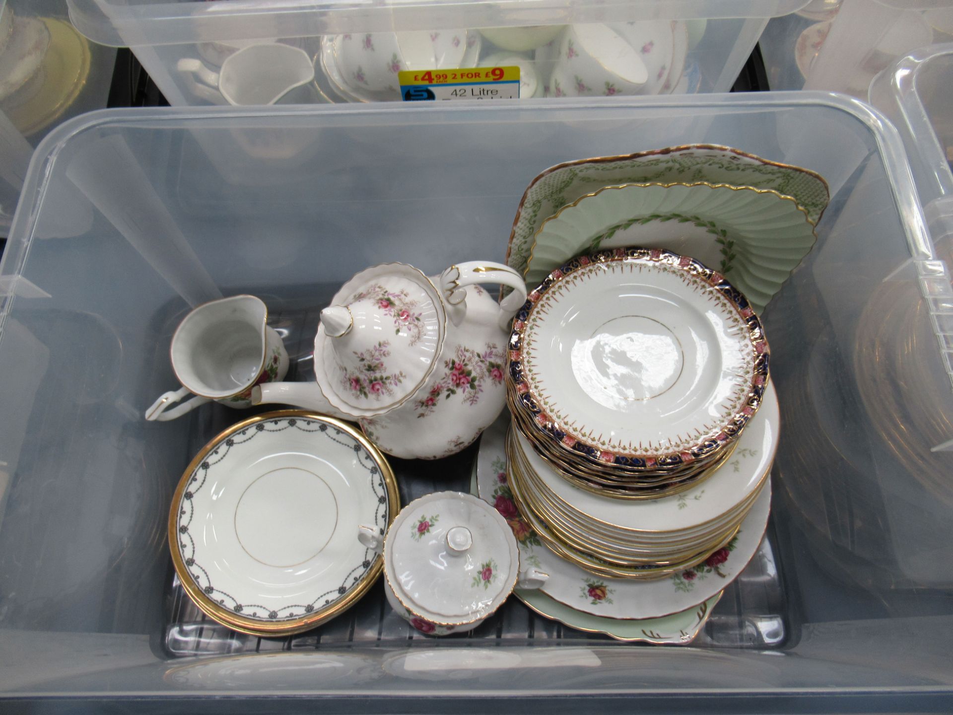 Large qty of ceramic tableware - Image 6 of 11