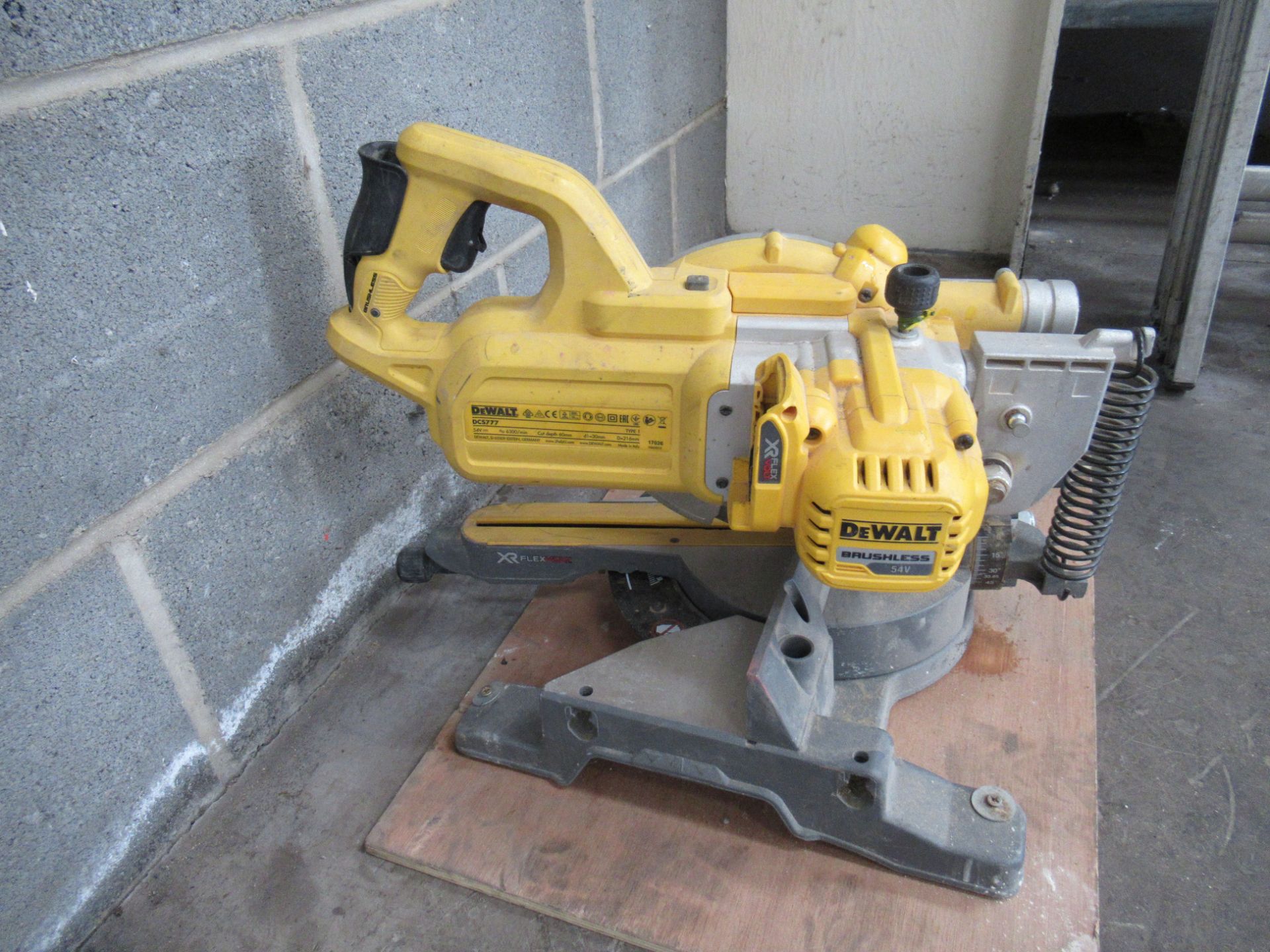 DeWalt DCS777 Battery Powered Mitre Saw - missing battery - Image 2 of 5