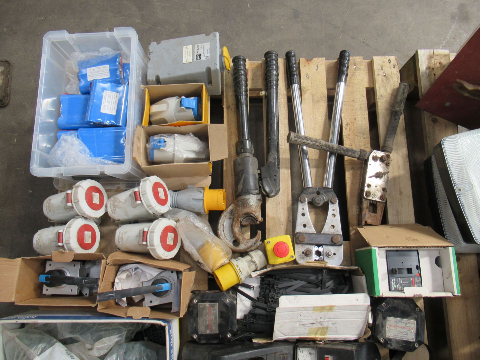 Contents of Pallet - Image 3 of 3