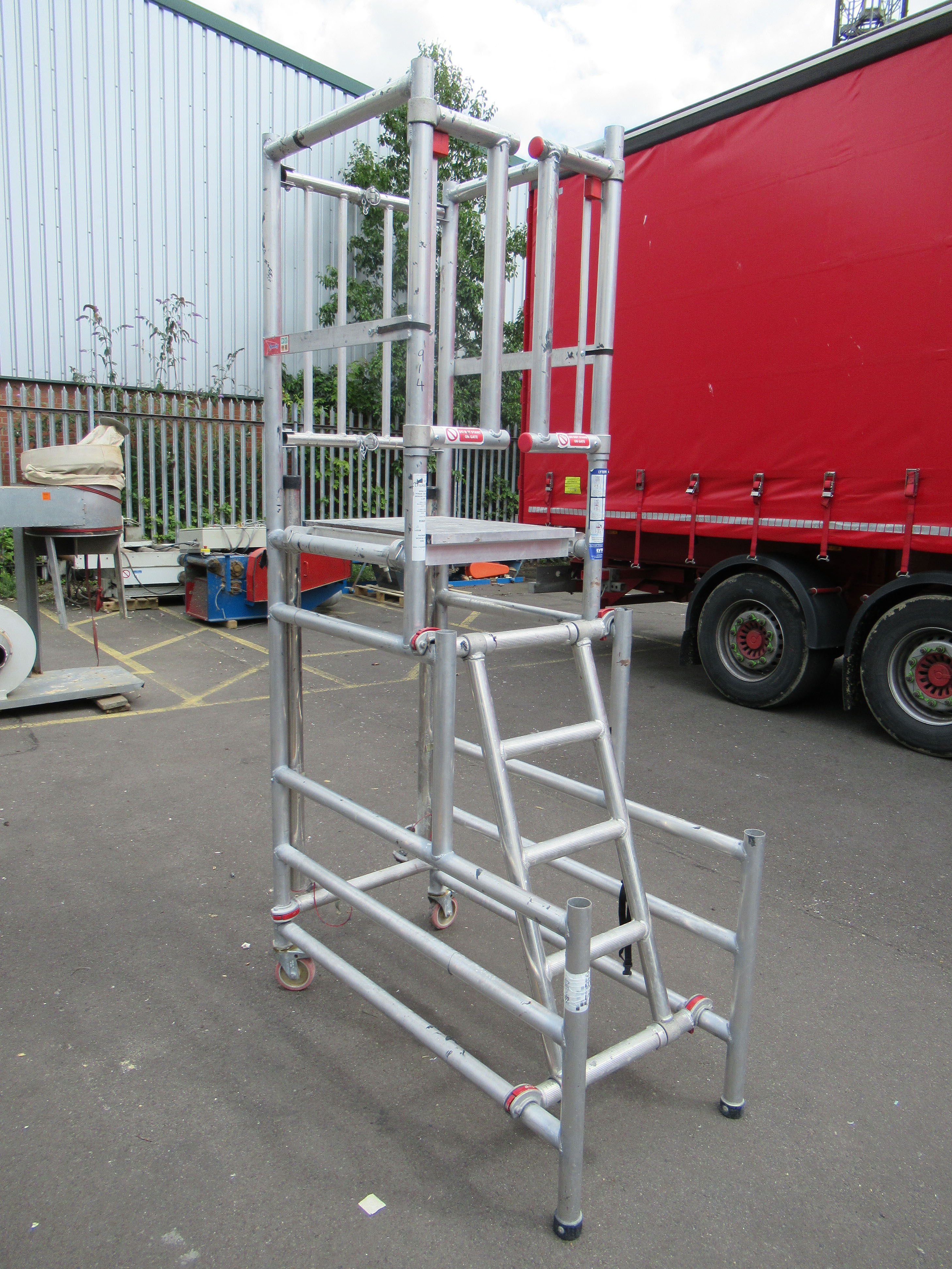 LYTEPOD15X Mobile 1 Person Low Level Working Platform. Max working load 150kg - Image 2 of 3