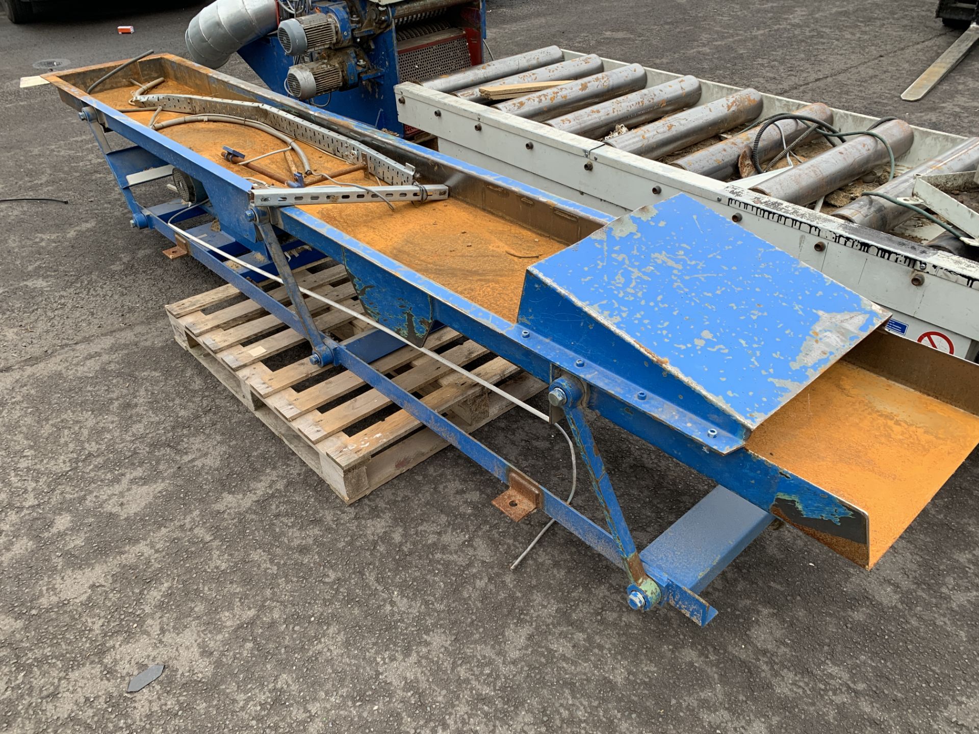 Vecoplan Commercial Shredder Unit together with 4m Long Chute & a 3.05m (10ft) Long Powered Conveyor - Bild 15 aus 24