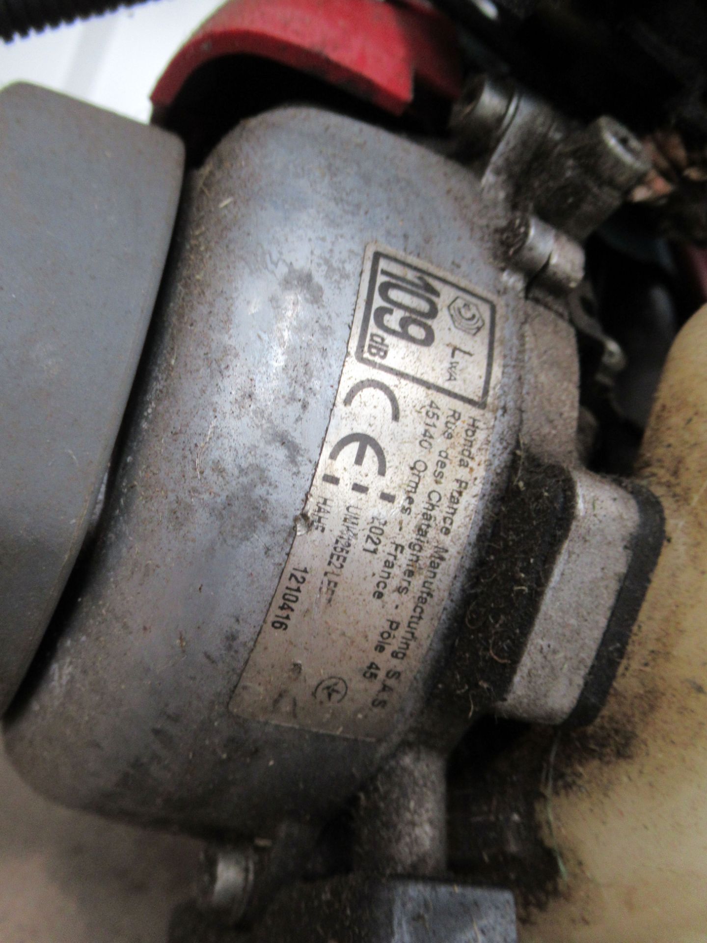 Honda UMK425E Petrol Powered Strimmer - spares or repairs - Image 3 of 4