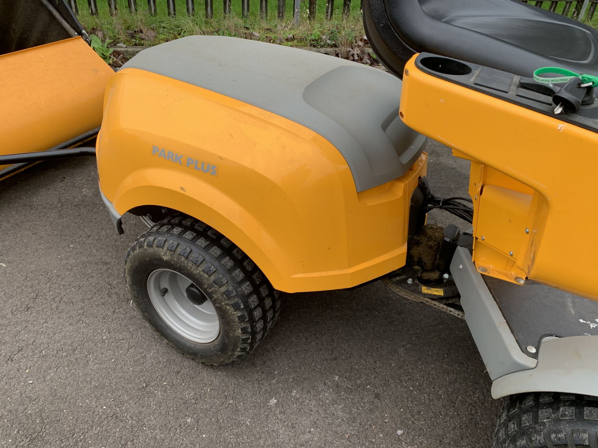 Stiga Combi Park Plus Ride-On Mower with 100 Combi 3 Deck and a 42" Grass & Leaf Collector. - Image 8 of 12