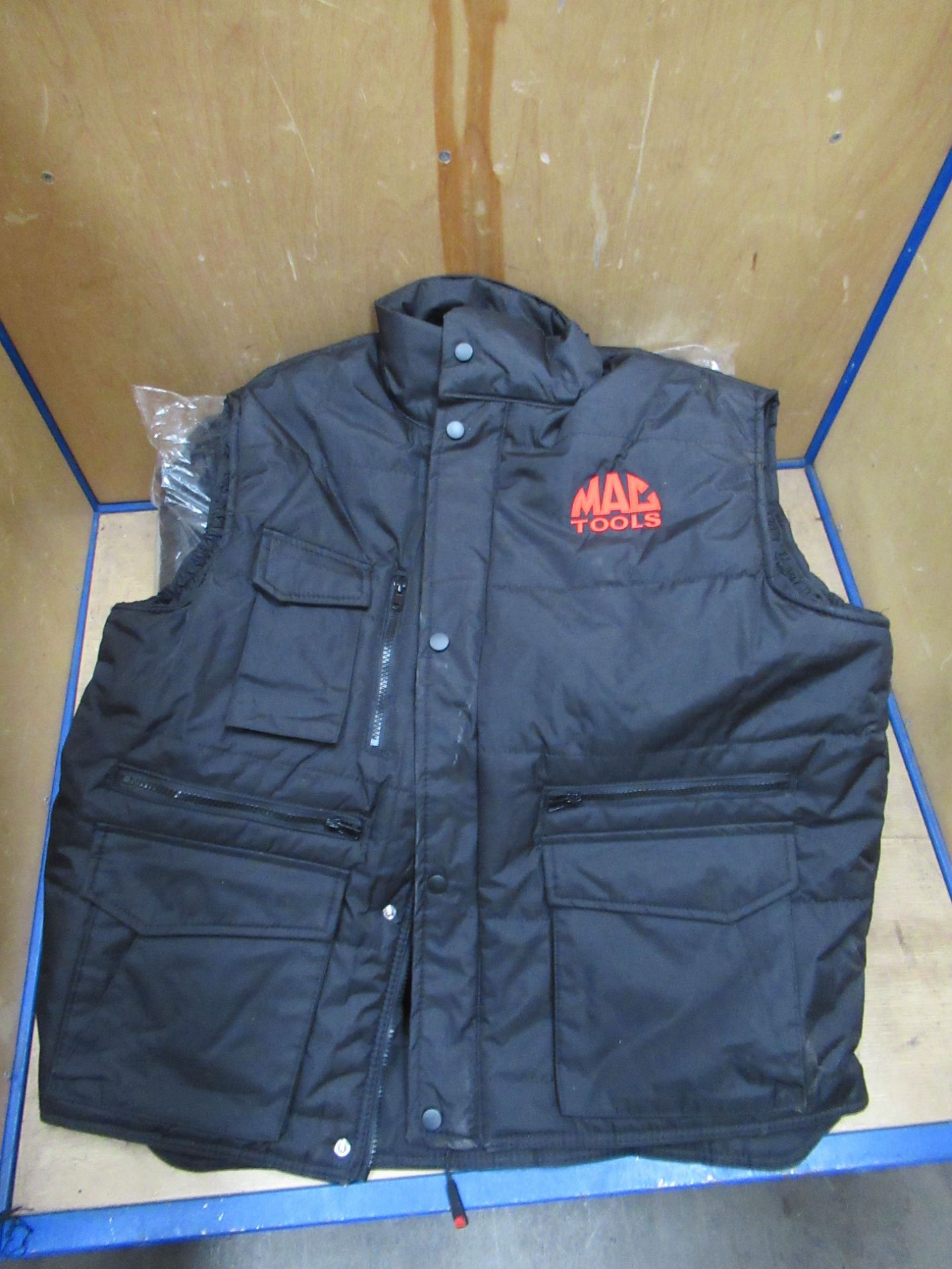 5x MAC Tools Body Warmers (4x large, 1x medium) and a Polo-Shirt (size small) - Image 3 of 3