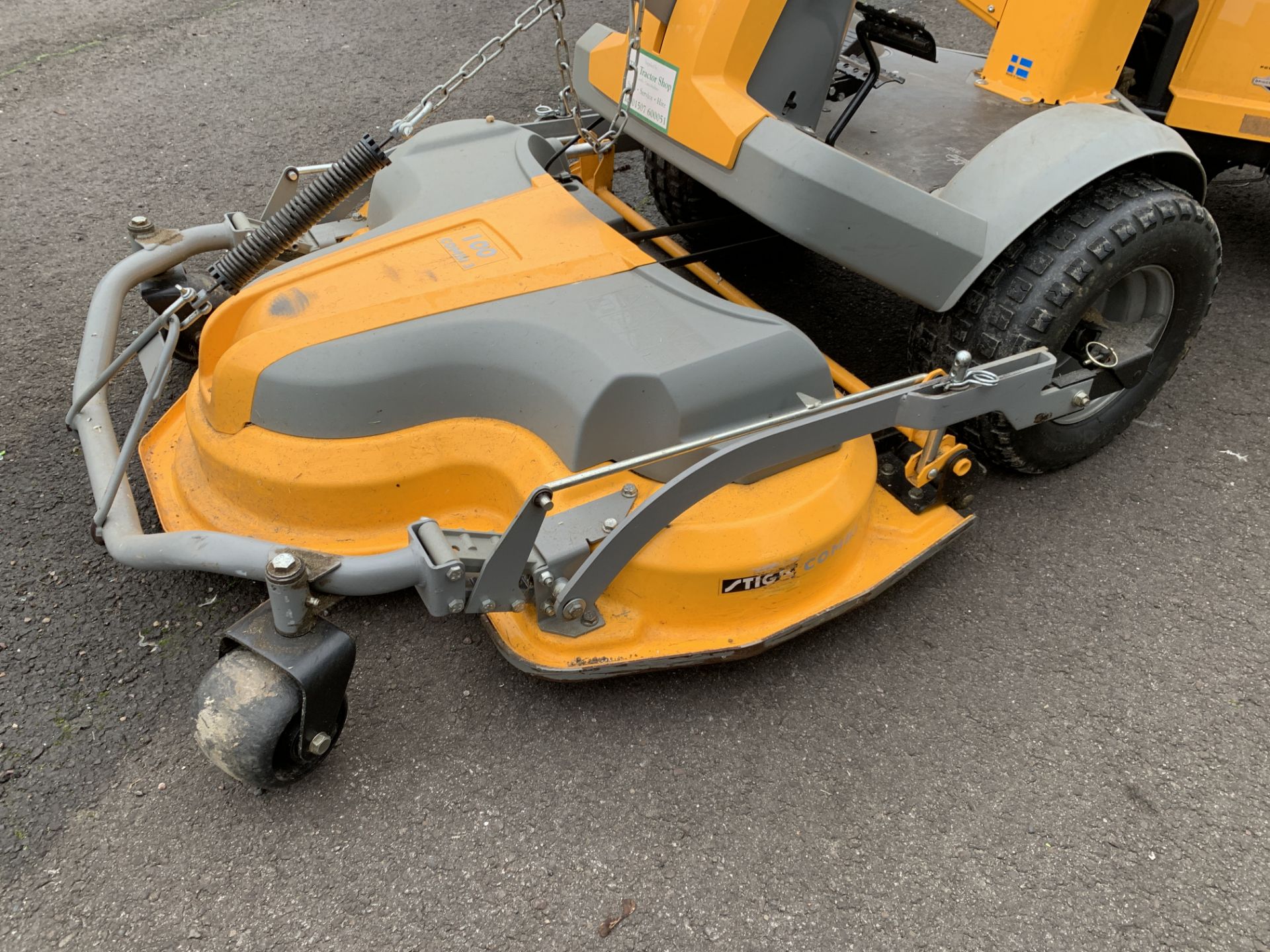 Stiga Combi Park Plus Ride-On Mower with 100 Combi 3 Deck and a 42" Grass & Leaf Collector. - Image 4 of 12