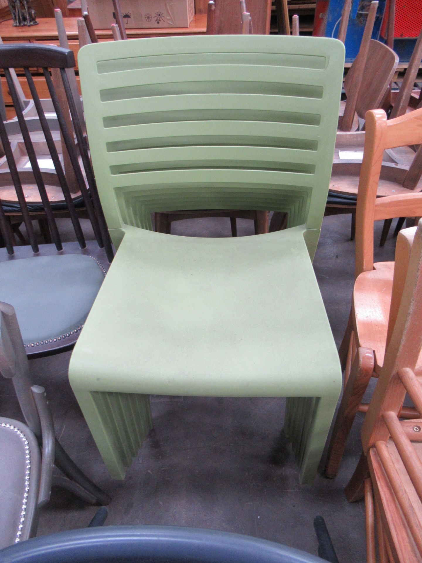 2x Sets of Plastic Chairs - Bild 3 aus 3