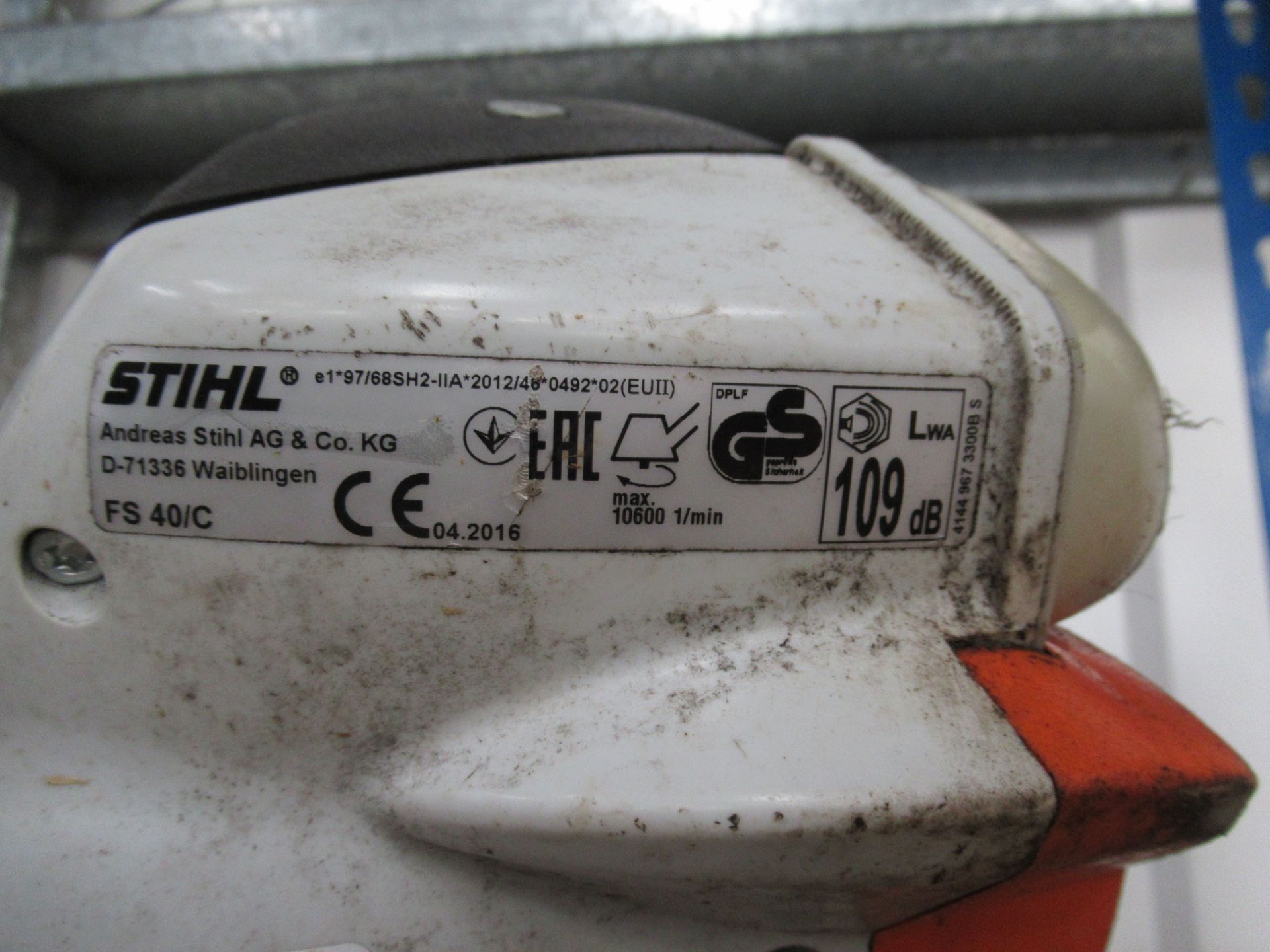 Stihl FS40 Petrol Powered Strimmer - Bild 3 aus 4