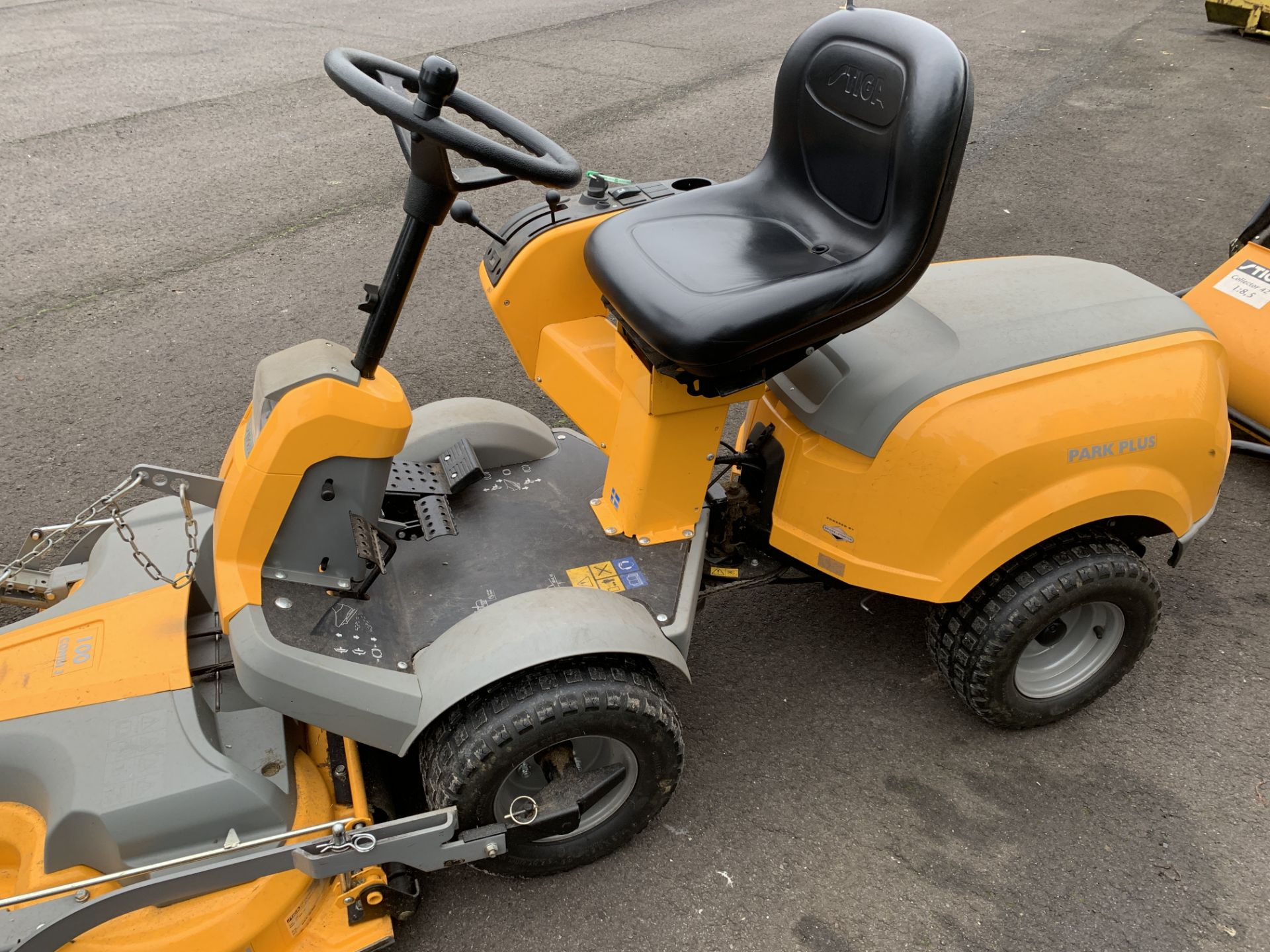 Stiga Combi Park Plus Ride-On Mower with 100 Combi 3 Deck and a 42" Grass & Leaf Collector. - Image 5 of 12