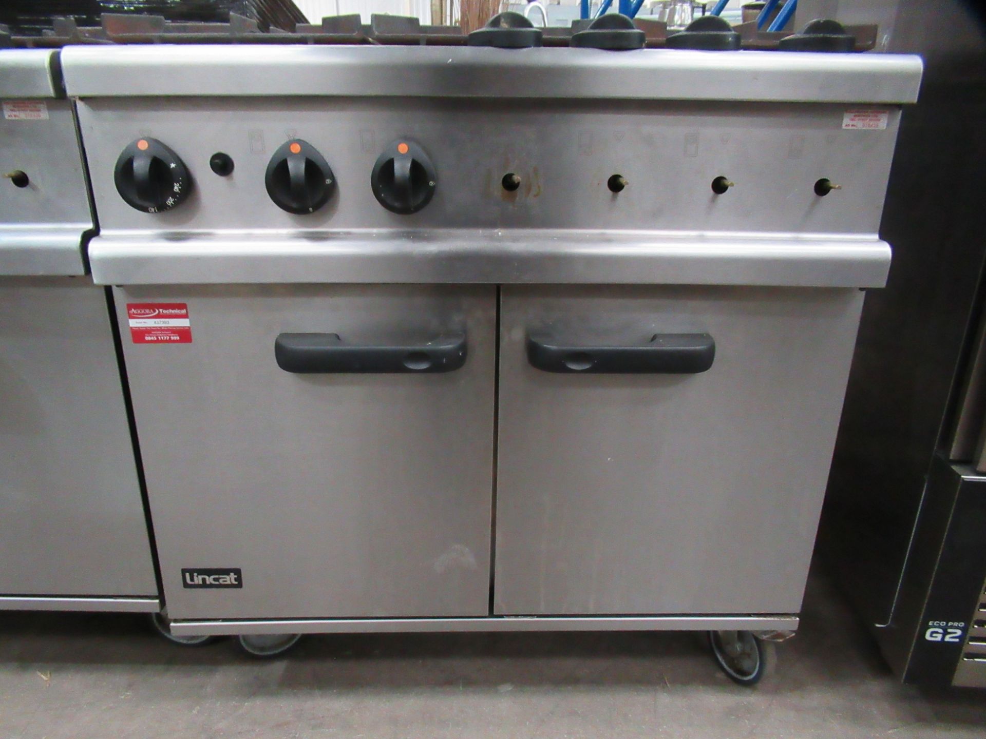 Lincat Stainless Steel Commercial Catering Gas Powered 6 Hob Cooker/Oven on Castors - Image 3 of 4