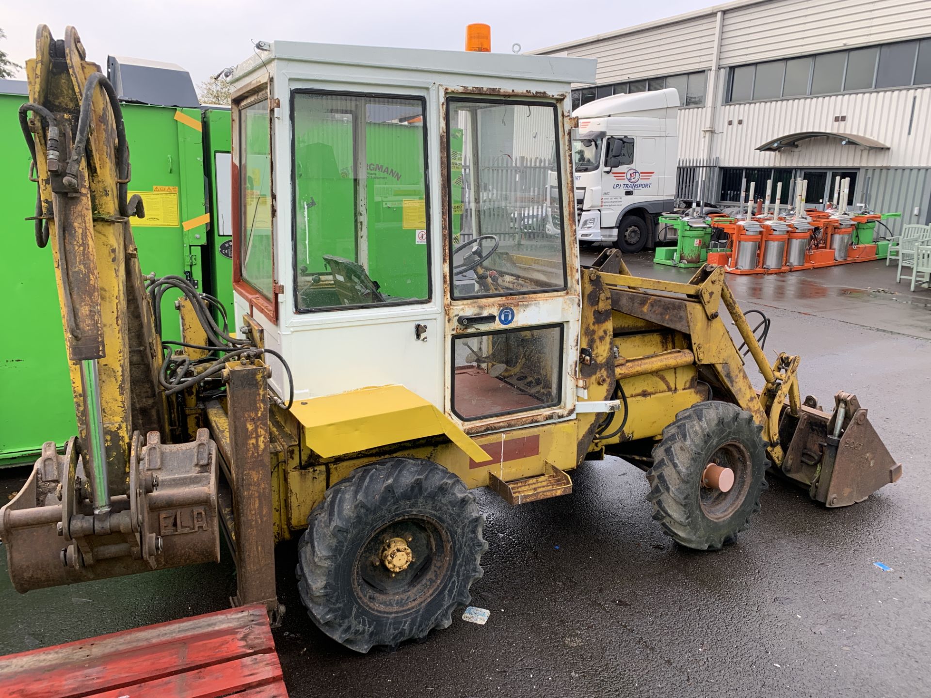 Thwaites Alldig Backhoe Dumper/Loader. Made 1988, S/N 3/2401 - Image 15 of 16