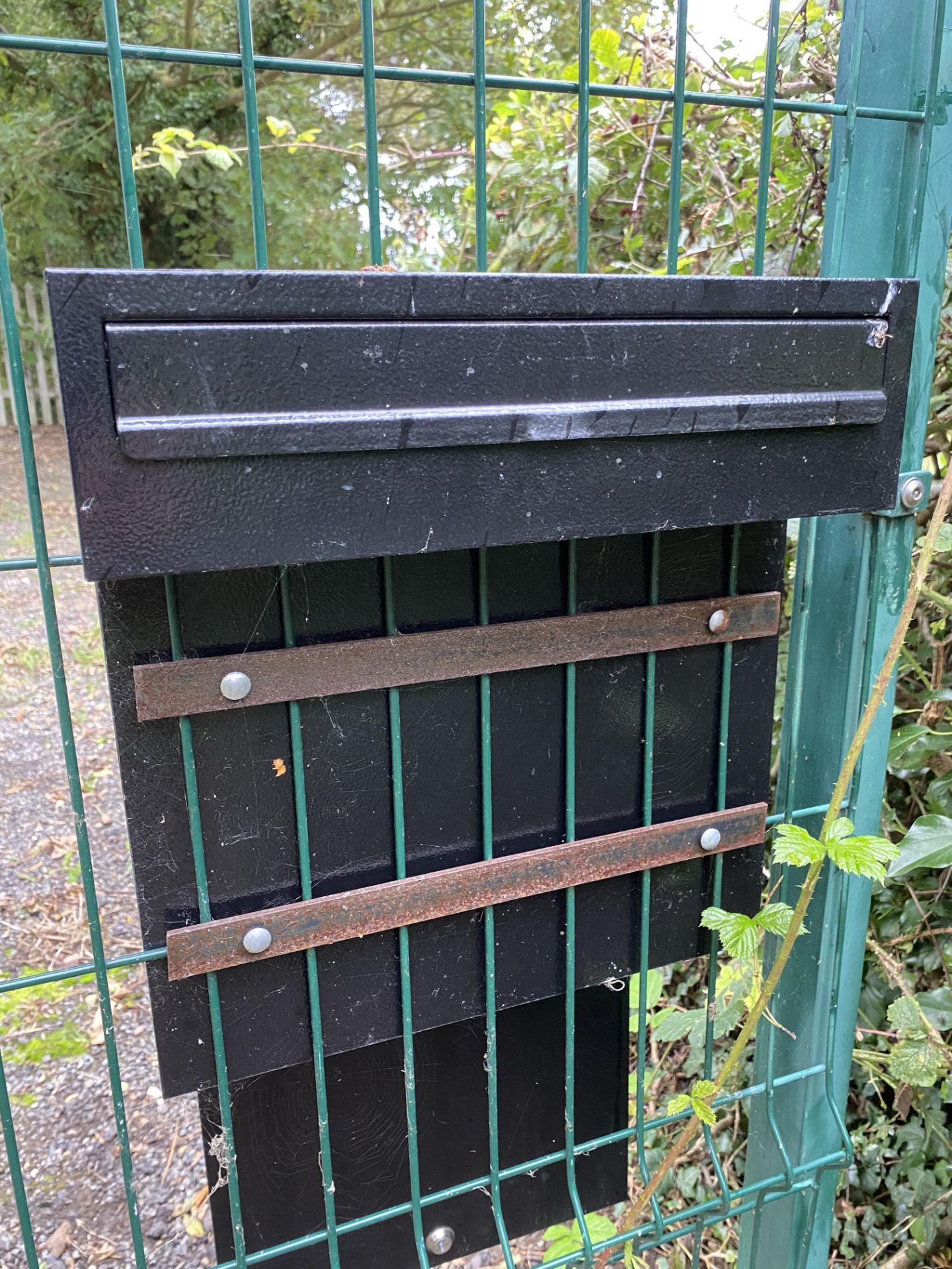 Metal Mountable Postbox (310 x 400mm) with 2x keys