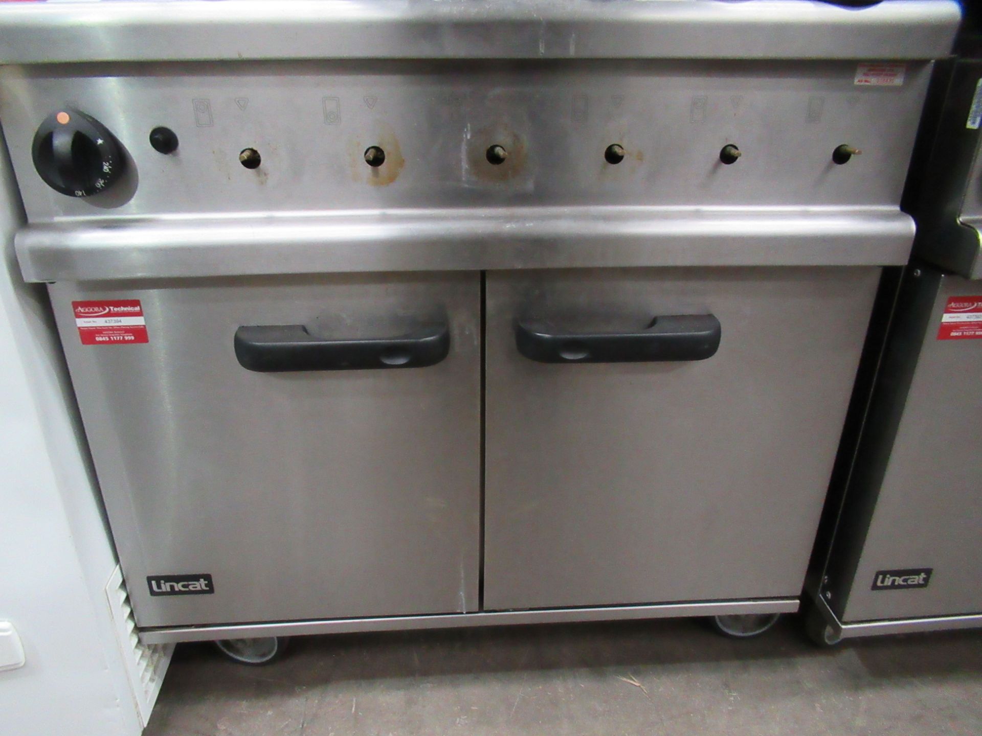 Lincat Stainless Steel Commercial Catering Gas Powered 6 Hob Cooker/Oven on Castors - Image 3 of 4
