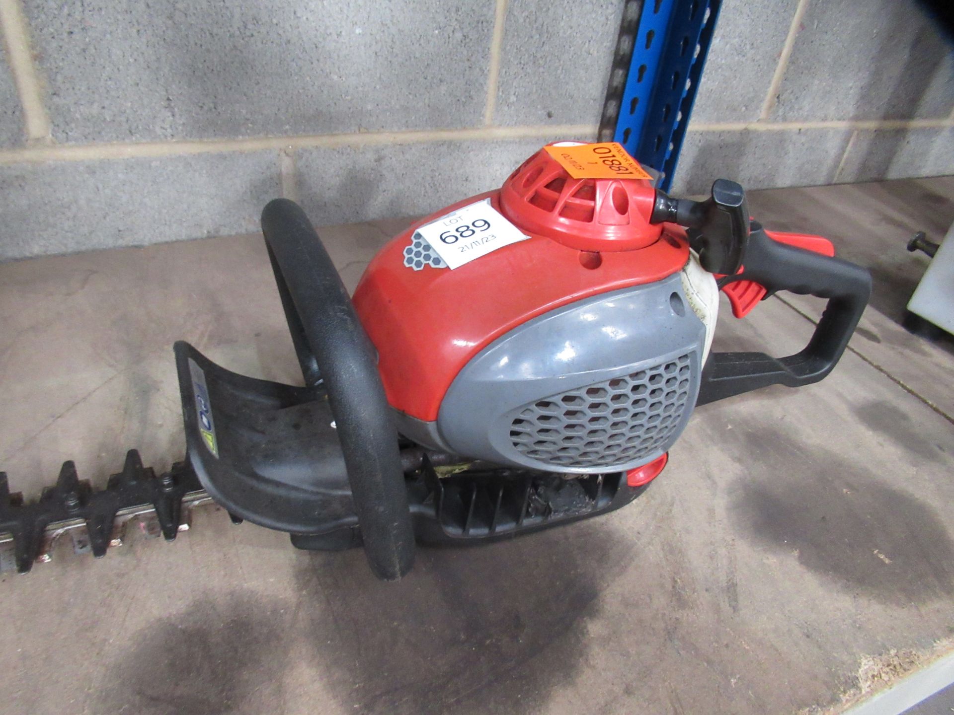 Mitox 600DX Hedge Cutter 'non runner' - Image 2 of 3