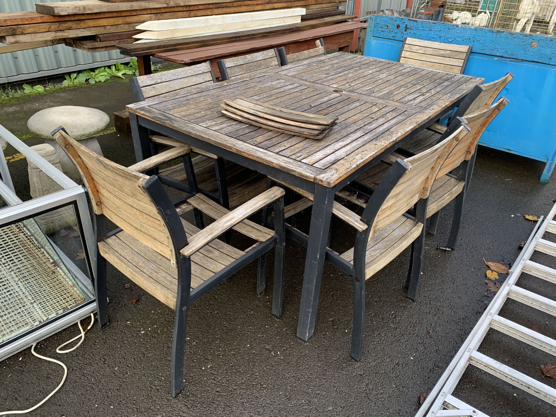 Metal Framed Garden Table with 8x Matching Chairs