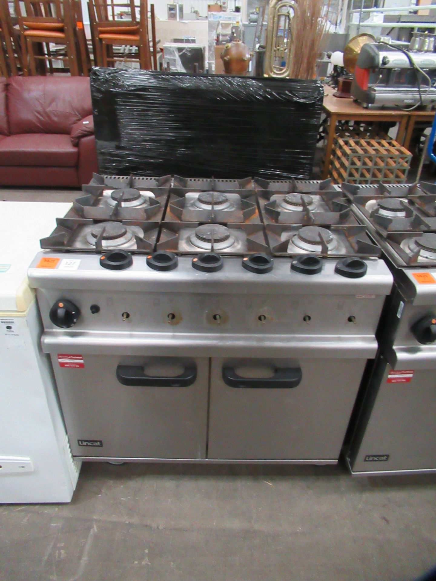 Lincat Stainless Steel Commercial Catering Gas Powered 6 Hob Cooker/Oven on Castors