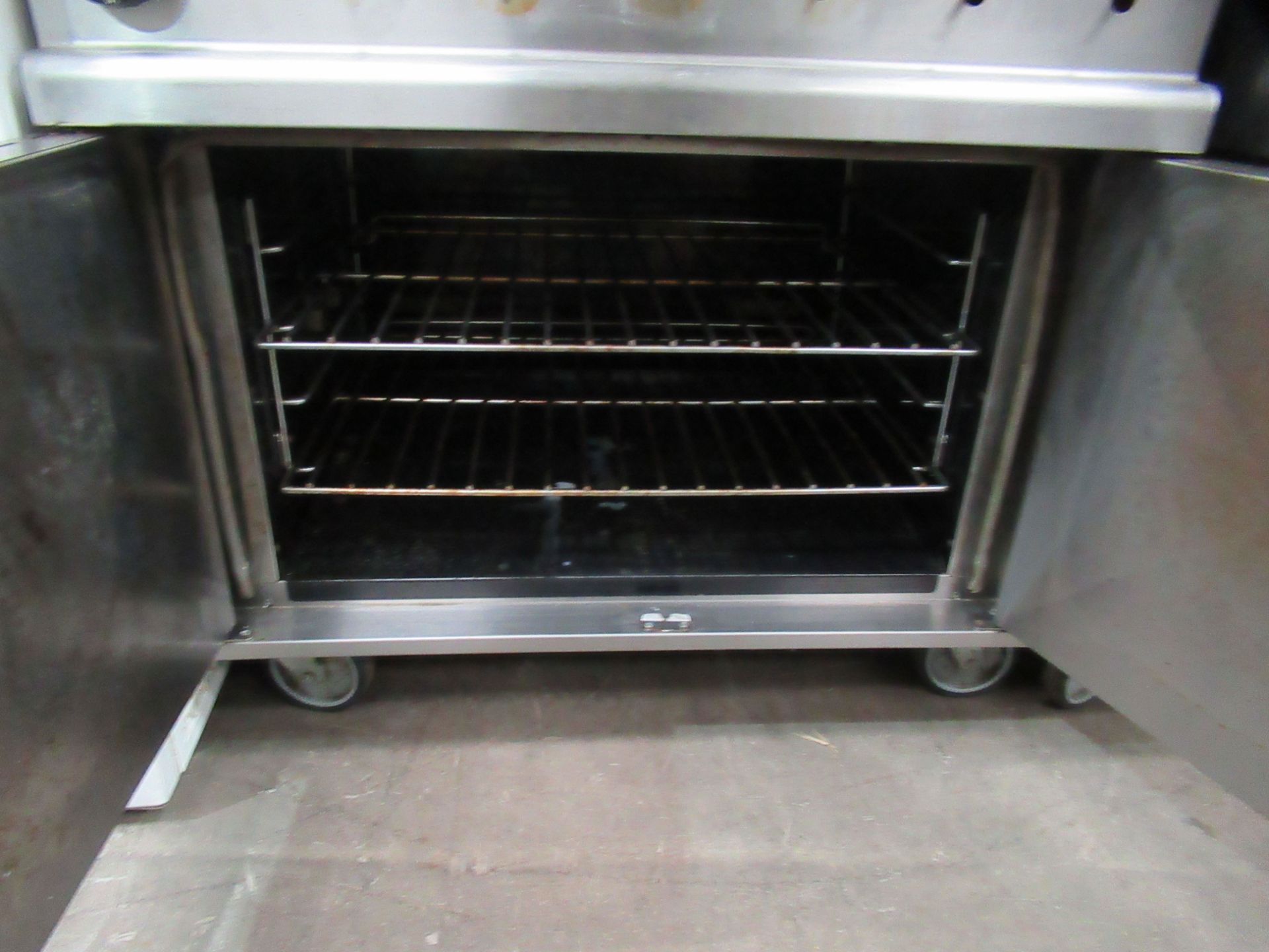 Lincat Stainless Steel Commercial Catering Gas Powered 6 Hob Cooker/Oven on Castors - Image 4 of 4