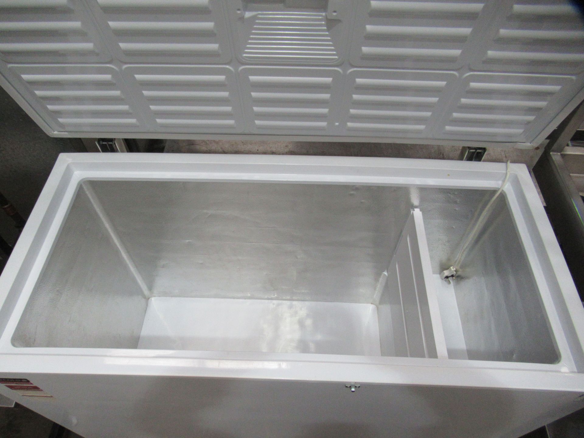 Tefcold Chest Freezer (1290 x 600 x 920mm) - Image 2 of 2